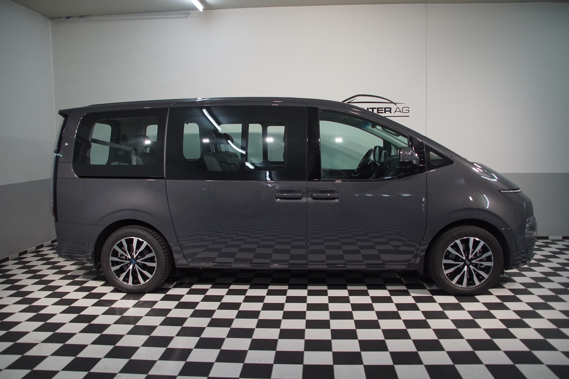 HYUNDAI Staria Premium 1.6 T-GDi HEV Vertex A *swiss* - 8