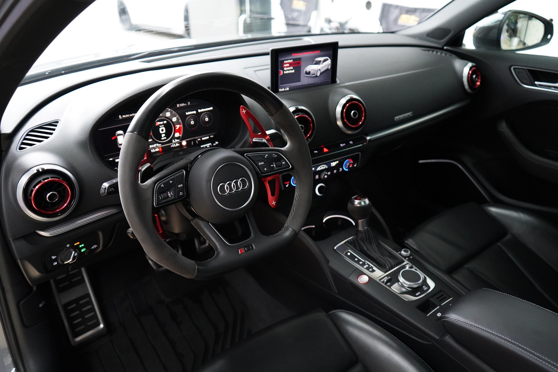 AUDI RS3 Sportback 2.5 TSI quattro S-tronic - 18
