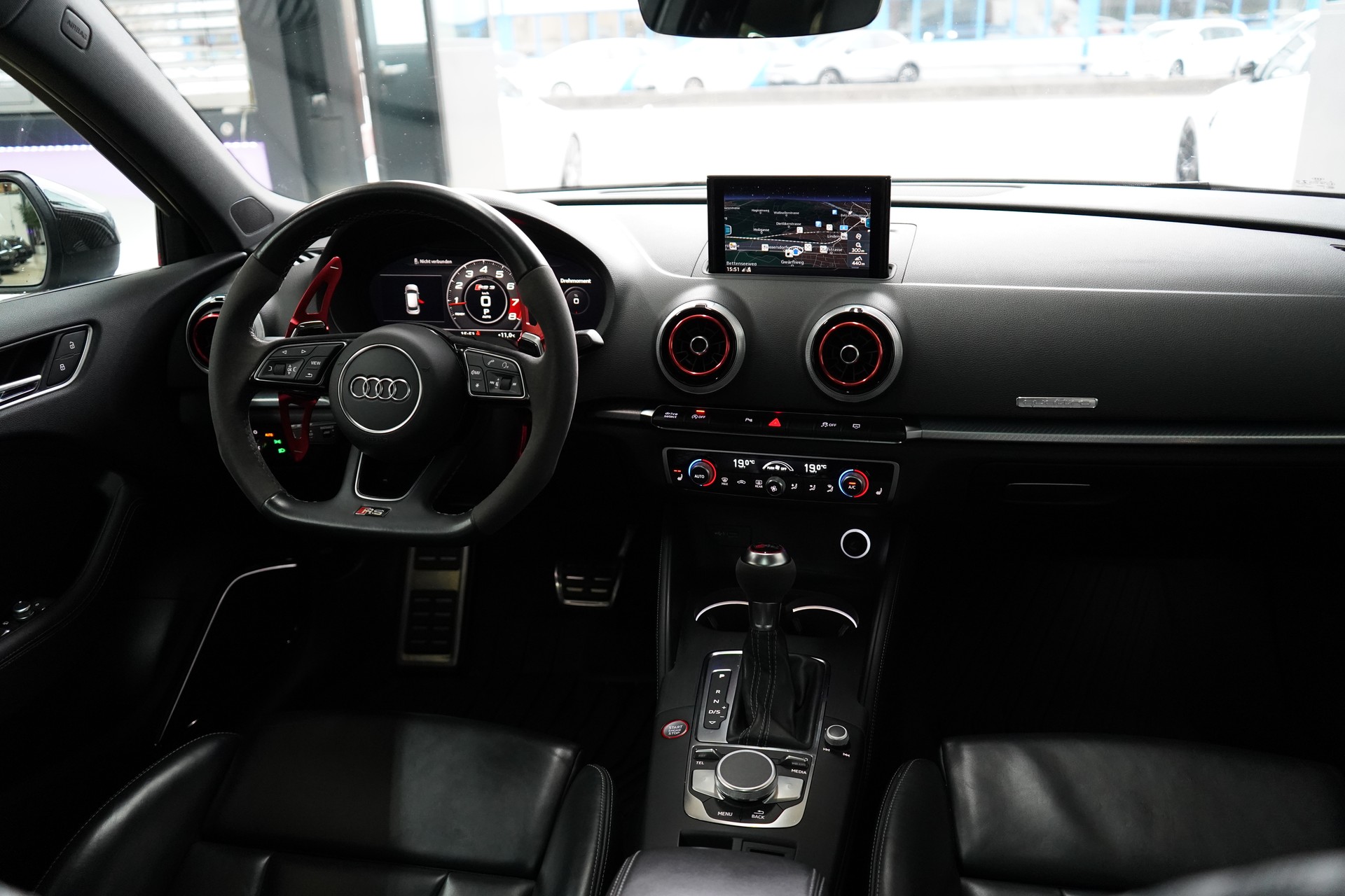 AUDI RS3 Sportback 2.5 TSI quattro S-tronic - 31