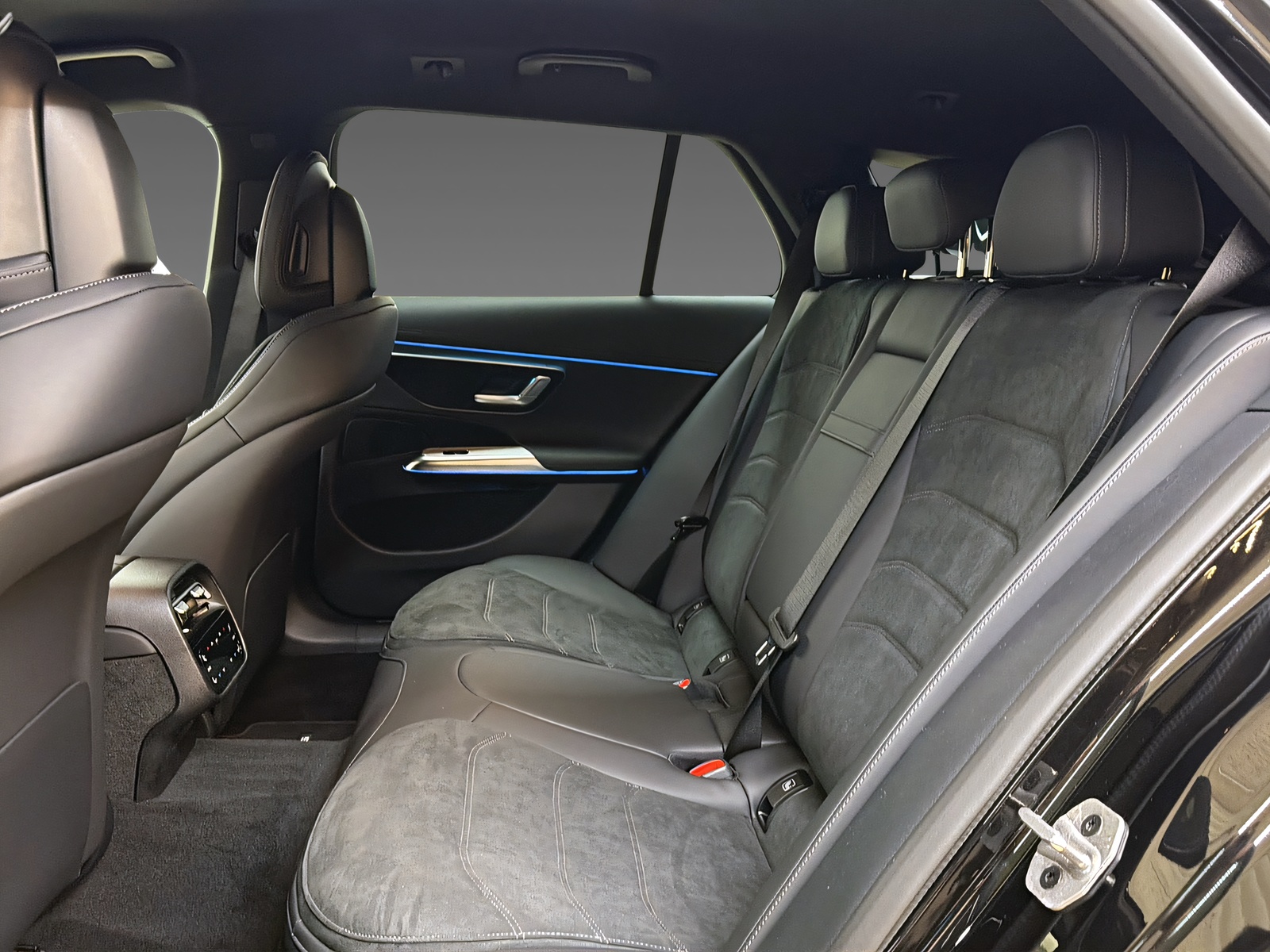 MERCEDES-BENZ E 220 d 4Matic T-Modell - 16