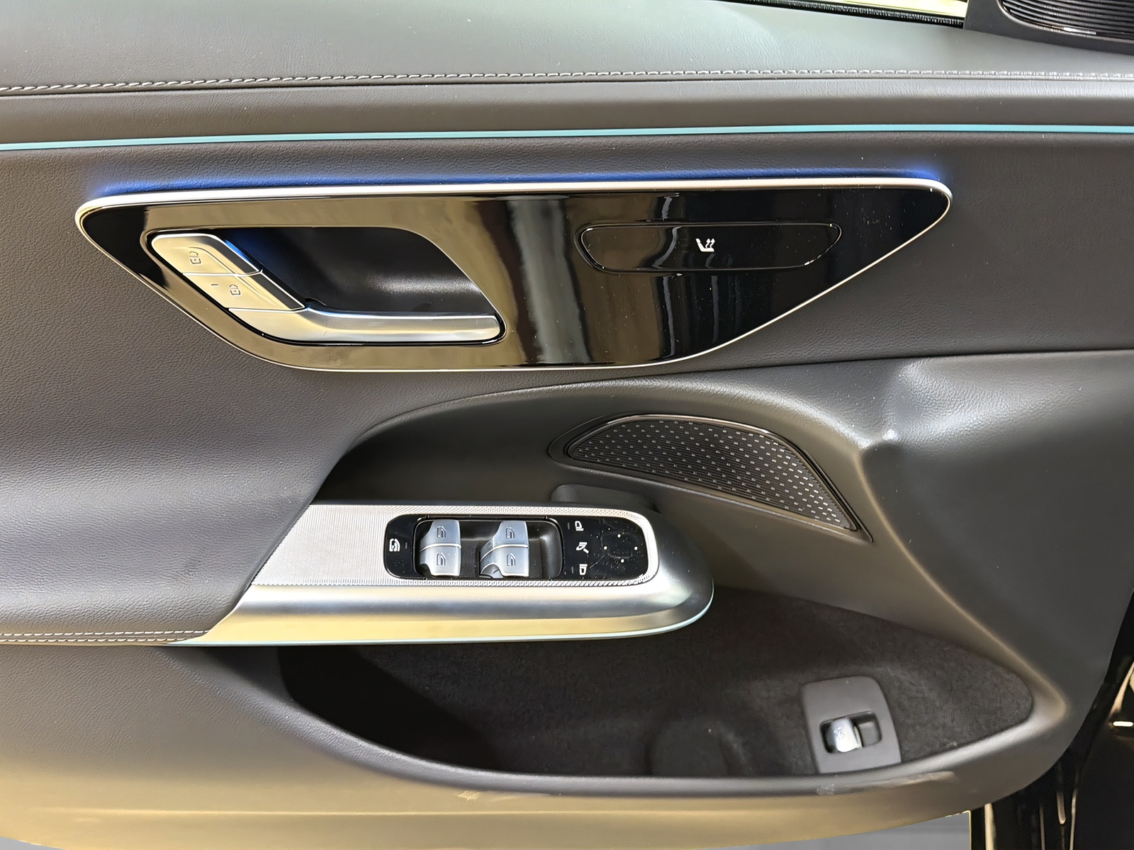 MERCEDES-BENZ E 220 d 4Matic T-Modell - 15