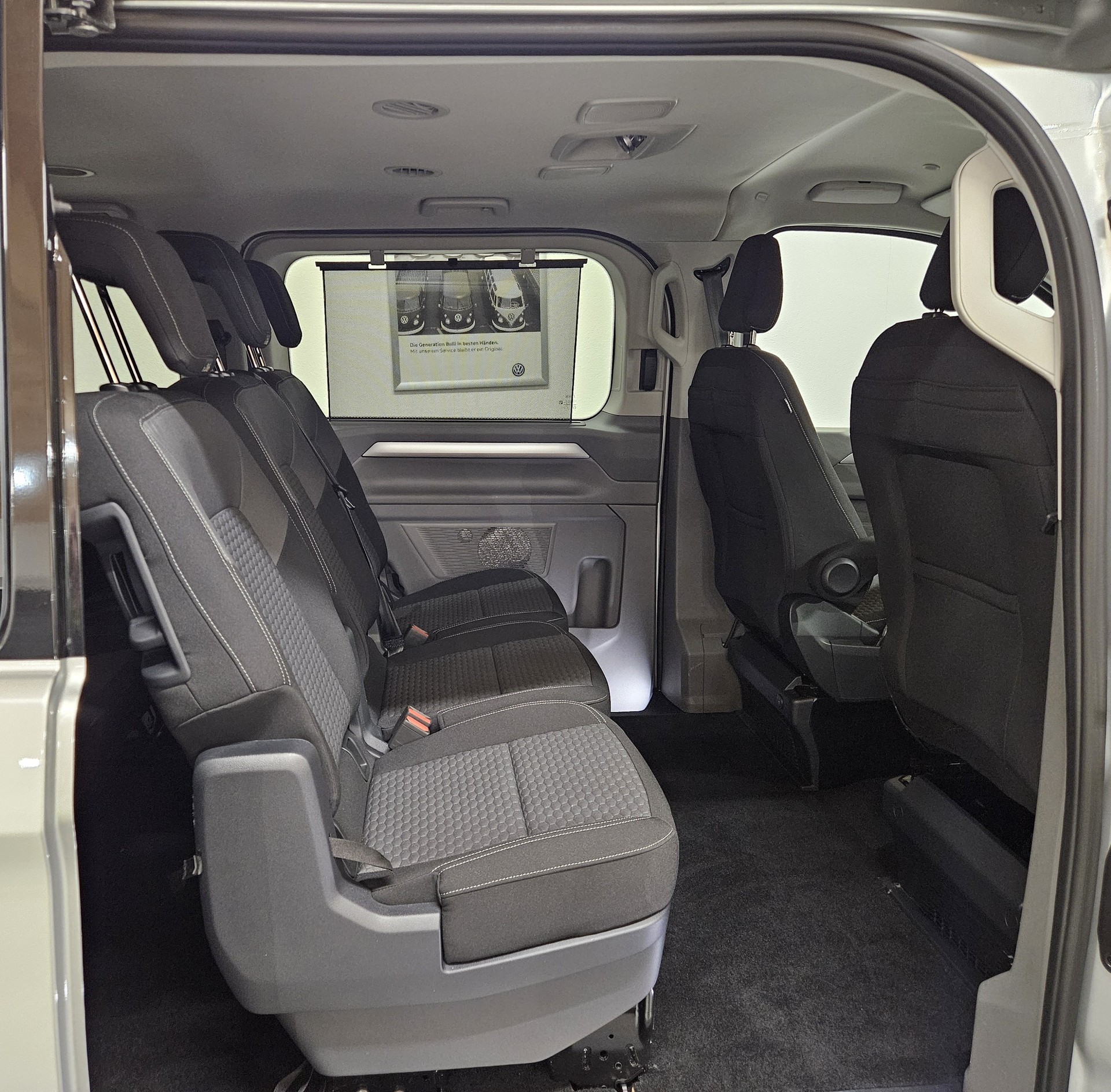 VW Caravelle BEV Style mit 2 Schiebetüren und 8 Sitzplätzen - 27