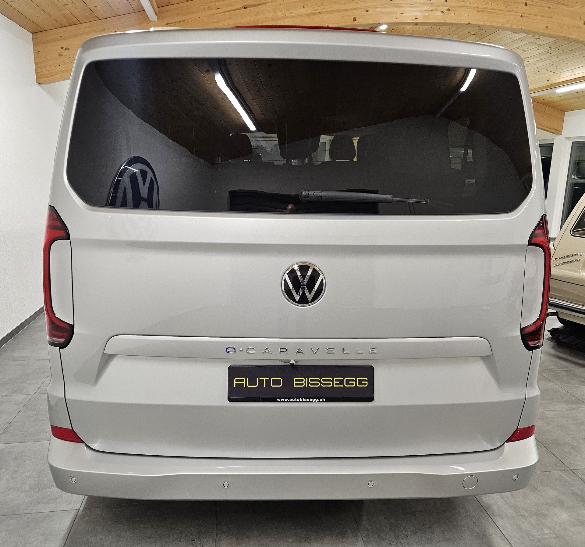 VW Caravelle BEV Style mit 2 Schiebetüren und 8 Sitzplätzen - 7