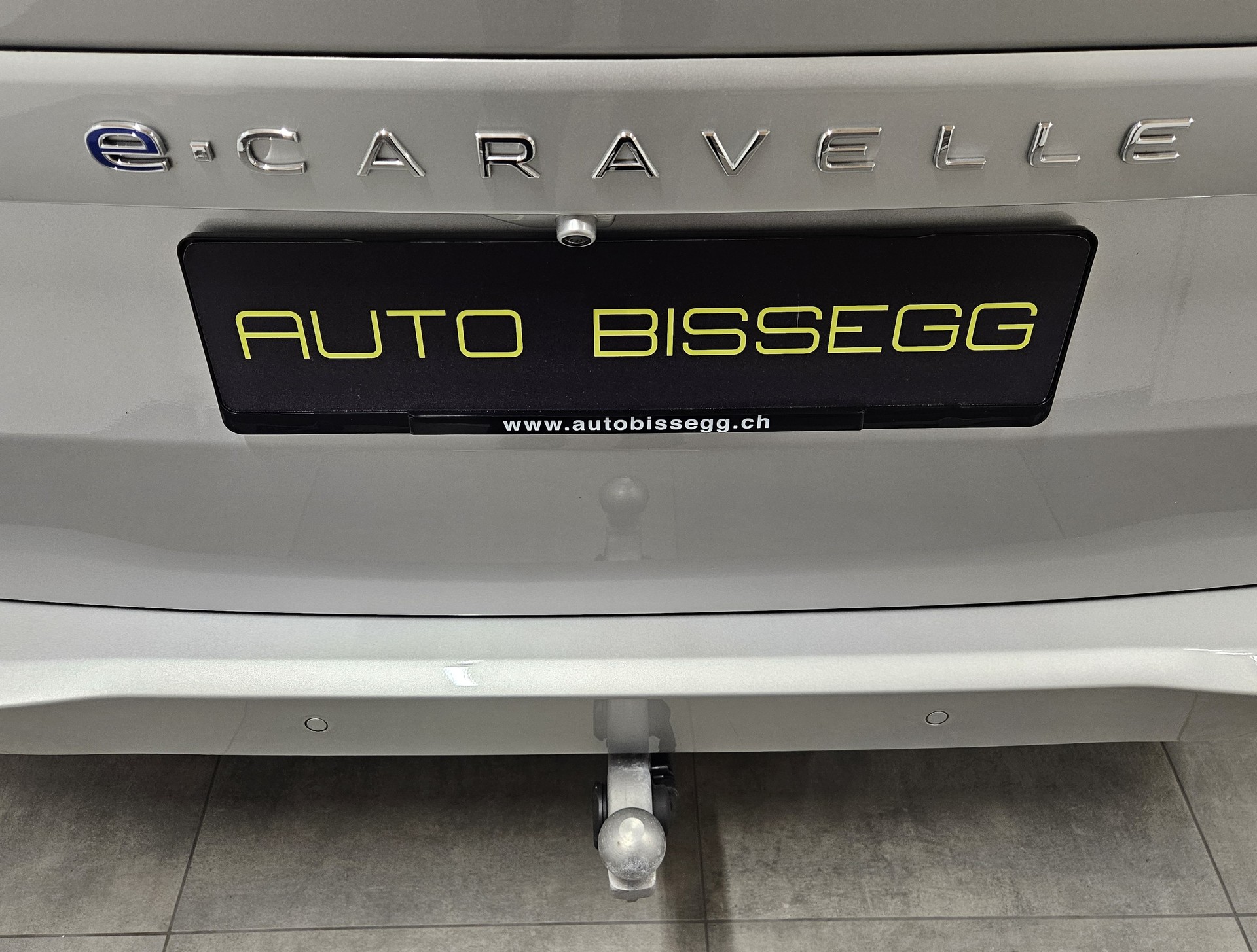 VW Caravelle BEV Style mit 2 Schiebetüren und 8 Sitzplätzen - 8