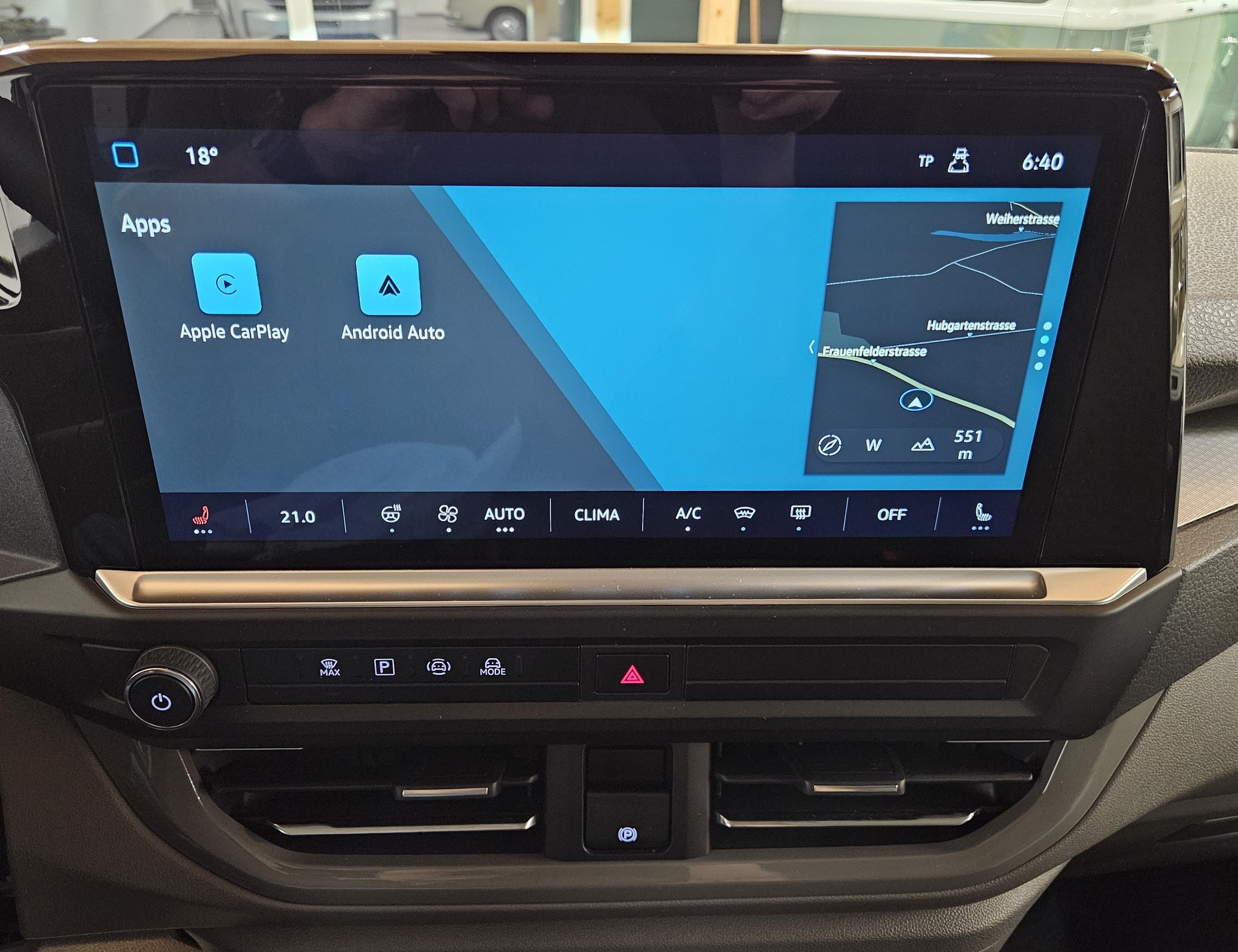 VW Caravelle BEV Style mit 2 Schiebetüren und 8 Sitzplätzen - 21