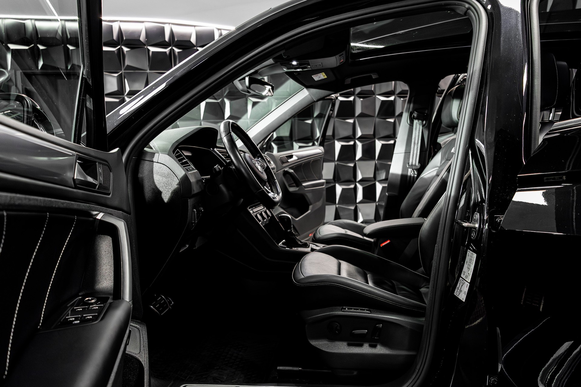 VW Tiguan 2.0TSI Highline 4Motion DSG R-Line - 8