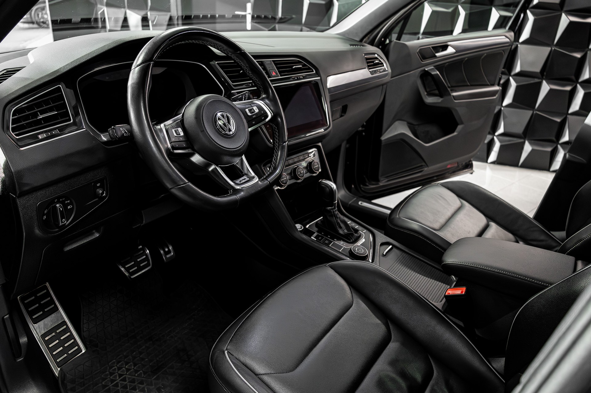 VW Tiguan 2.0TSI Highline 4Motion DSG R-Line - 9