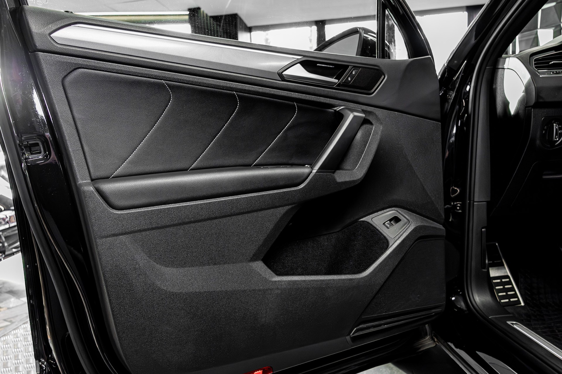 VW Tiguan 2.0TSI Highline 4Motion DSG R-Line - 19