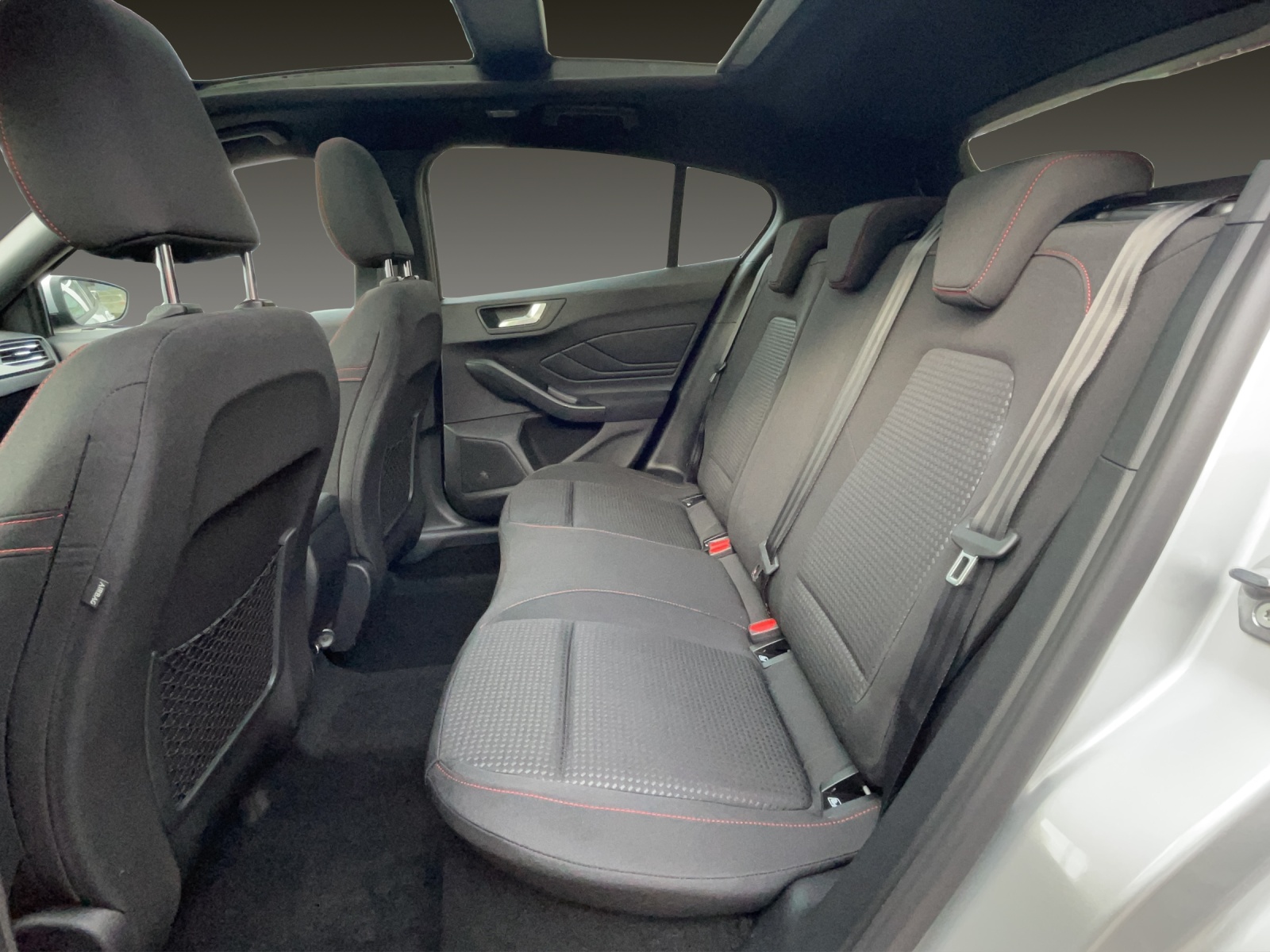 FORD Focus 1.0i EcoB Hybrid 125 ST-Line - 12