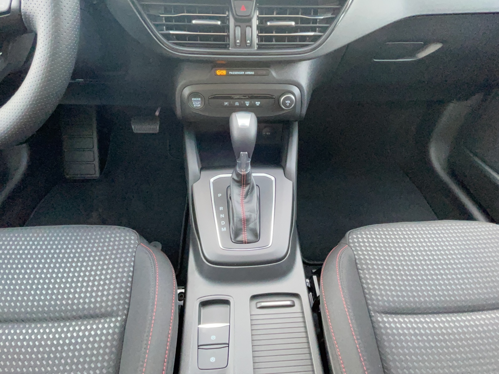 FORD Focus 1.0i EcoB Hybrid 125 ST-Line - 10