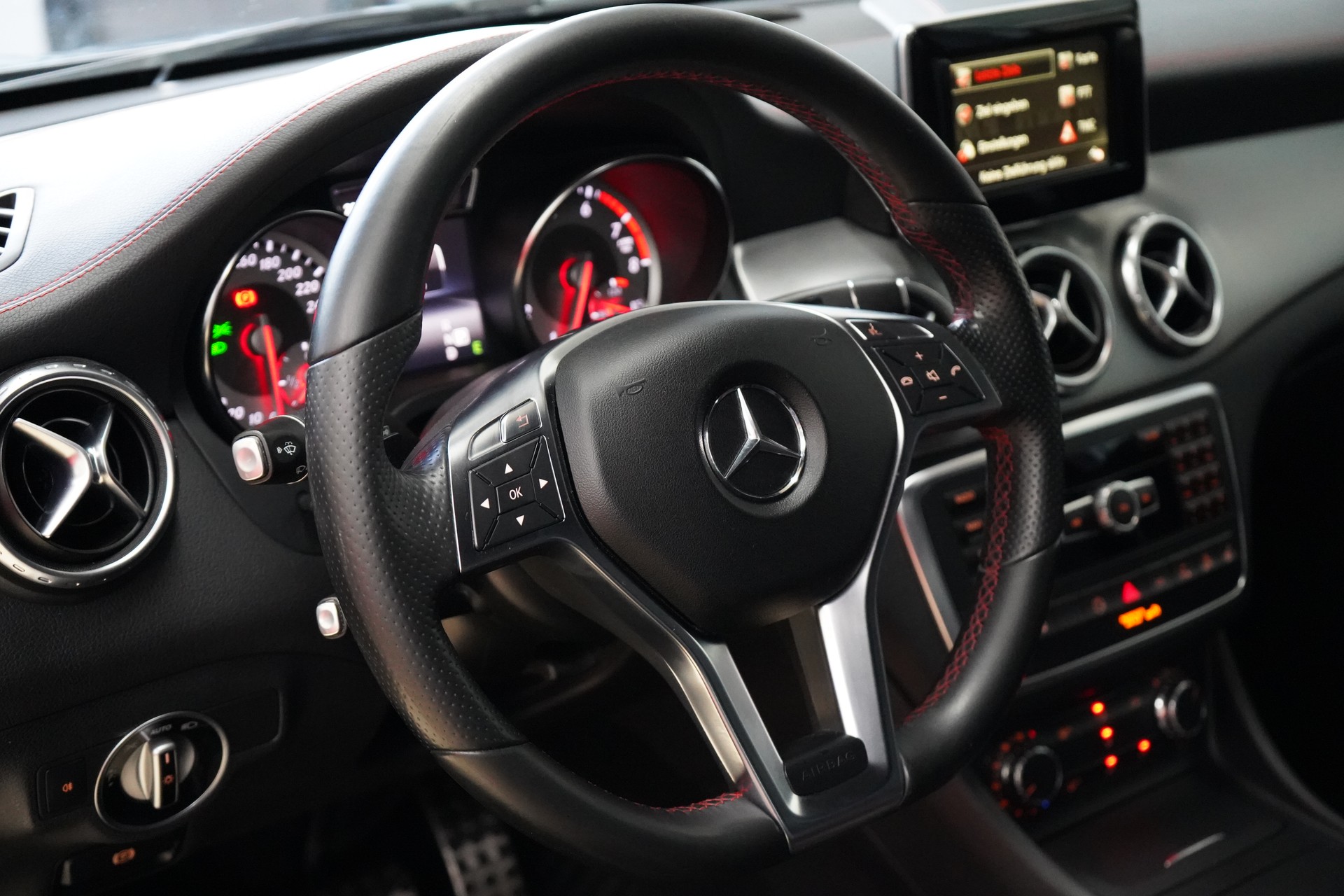 MERCEDES-BENZ GLA 250 AMG Line 4Matic 7G-DCT - 14