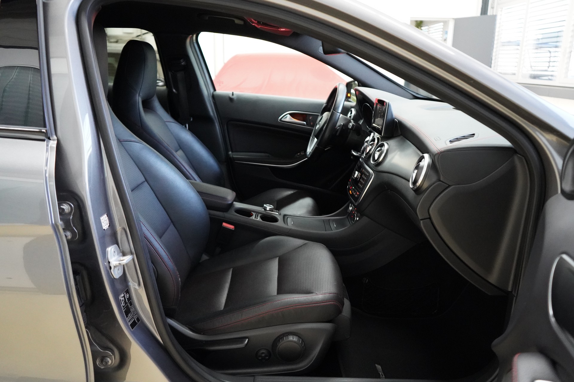 MERCEDES-BENZ GLA 250 AMG Line 4Matic 7G-DCT - 23