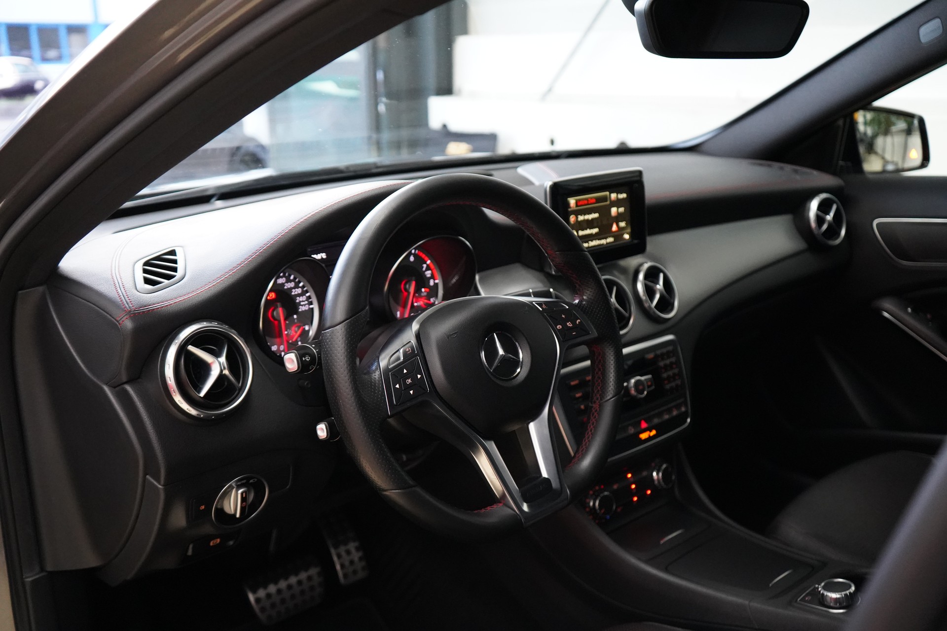 MERCEDES-BENZ GLA 250 AMG Line 4Matic 7G-DCT - 13