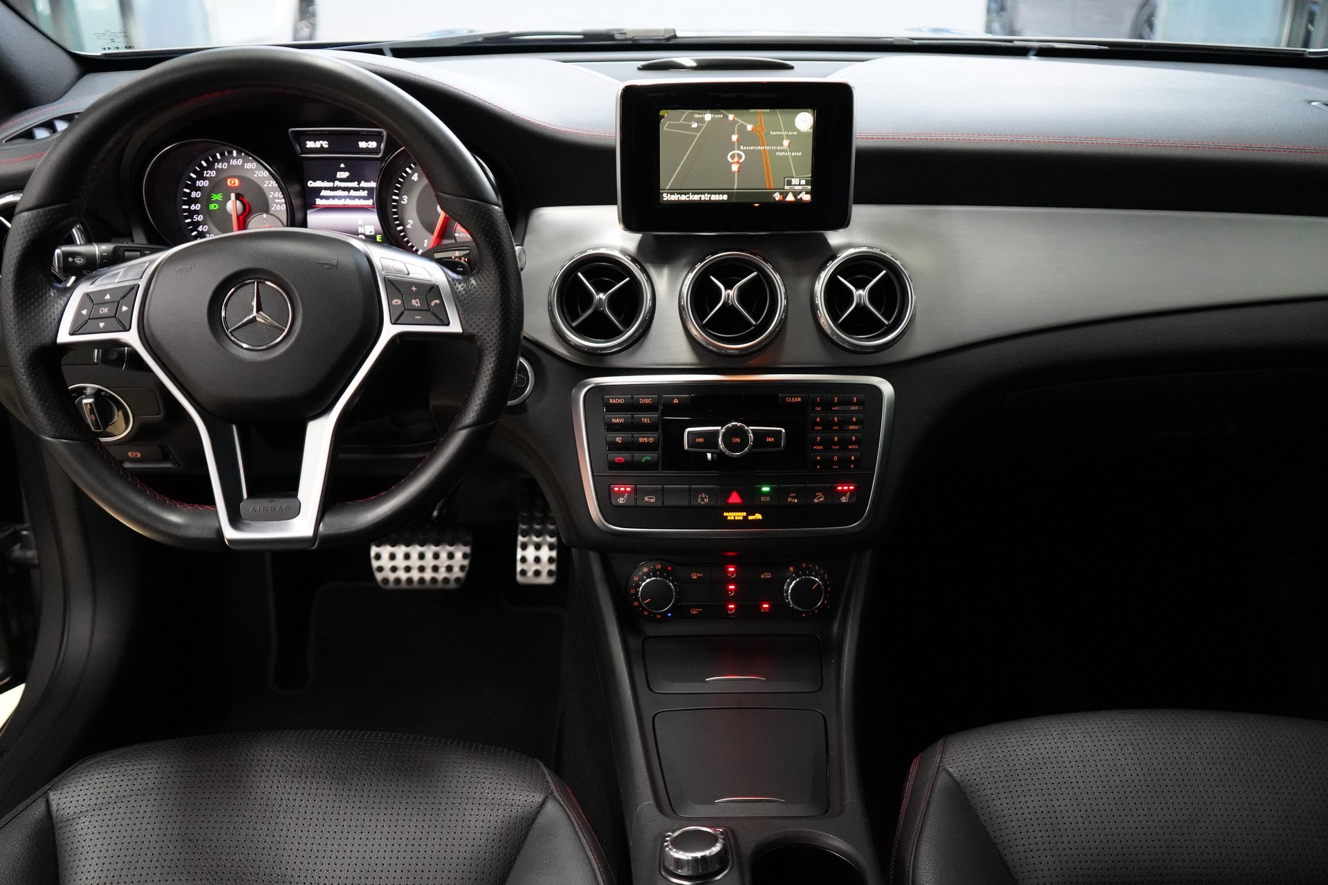 MERCEDES-BENZ GLA 250 AMG Line 4Matic 7G-DCT - 20