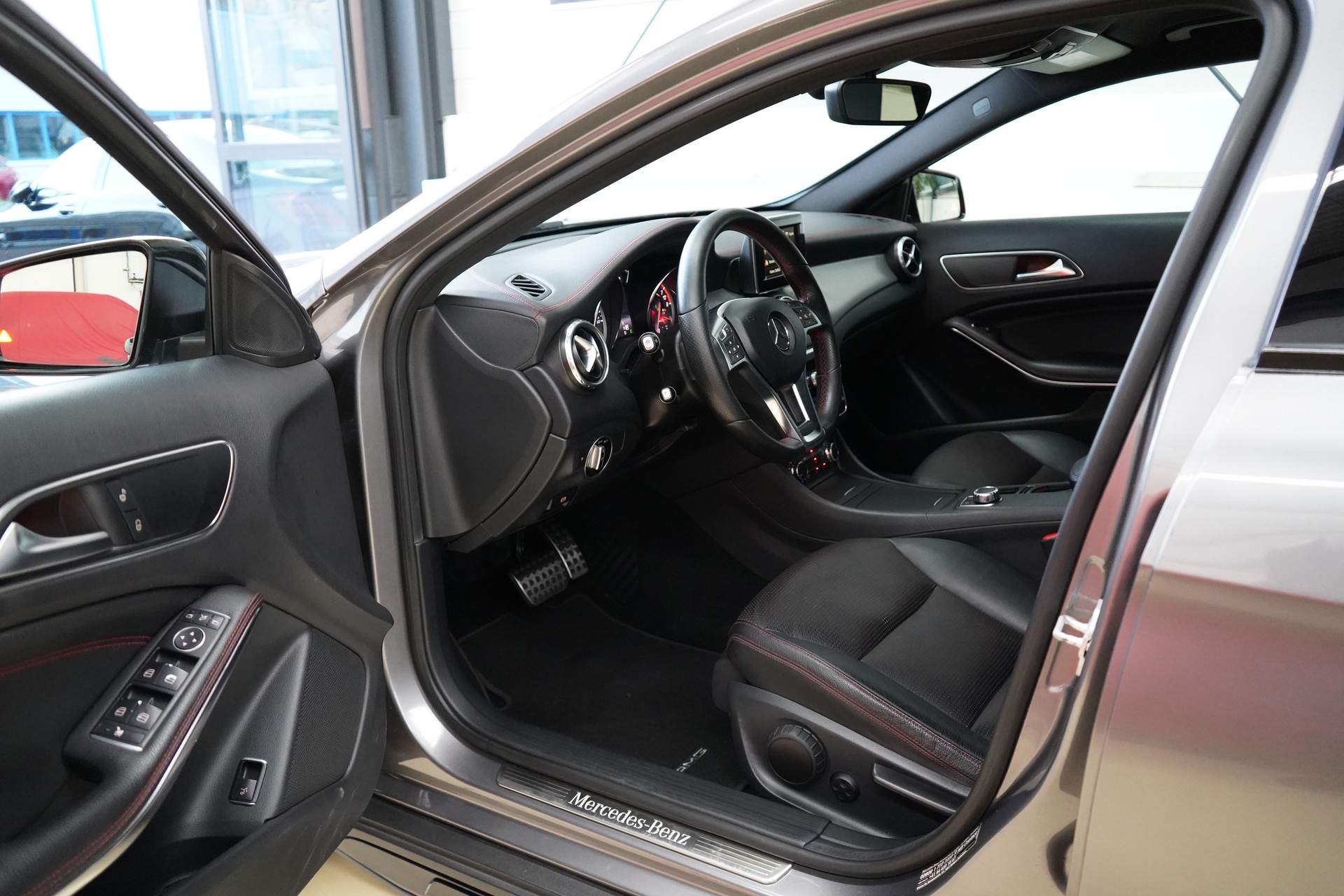 MERCEDES-BENZ GLA 250 AMG Line 4Matic 7G-DCT - 12
