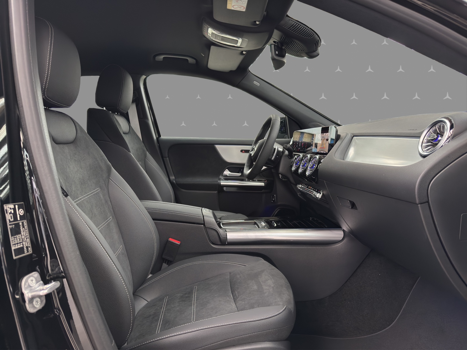 MERCEDES-BENZ GLA 200 - AMG / DISTRONIC / 360 Grad Kamera / Soundsystem - 16