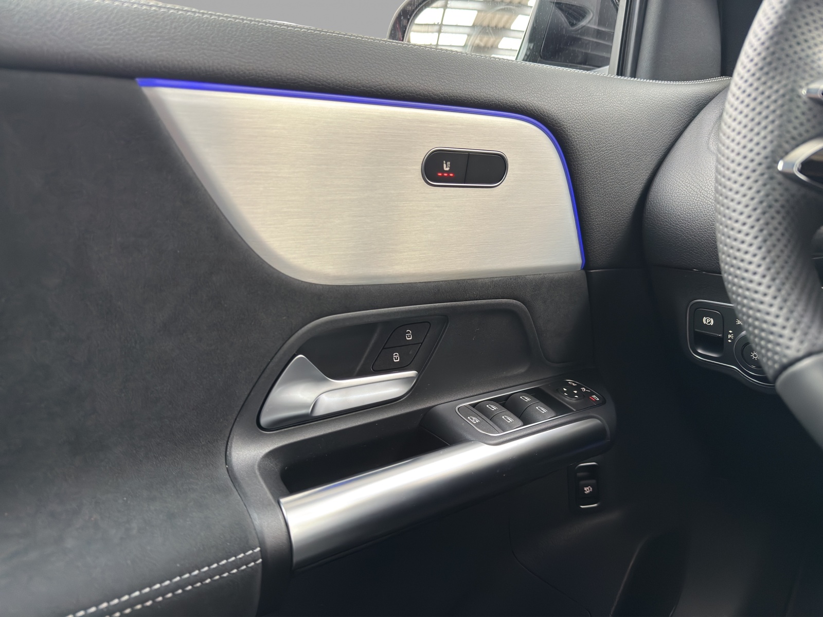 MERCEDES-BENZ GLA 200 - AMG / DISTRONIC / 360 Grad Kamera / Soundsystem - 14