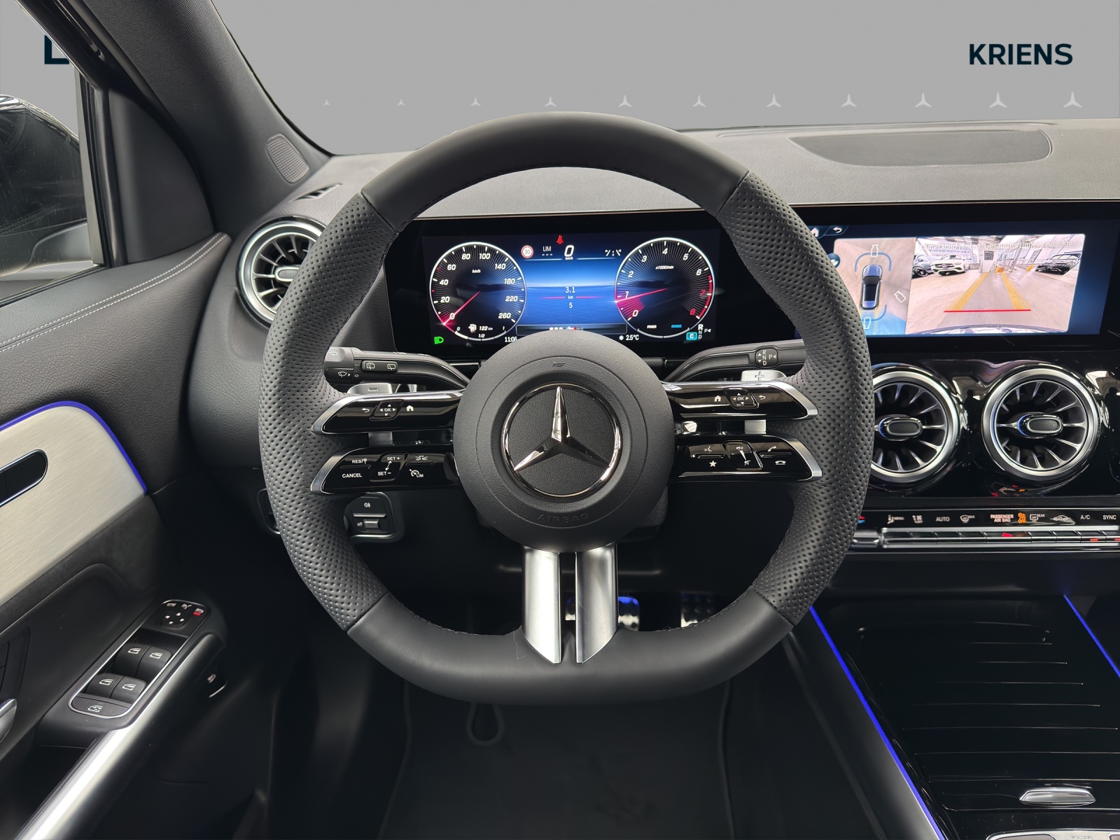 MERCEDES-BENZ GLA 200 - AMG / DISTRONIC / 360 Grad Kamera / Soundsystem - 11