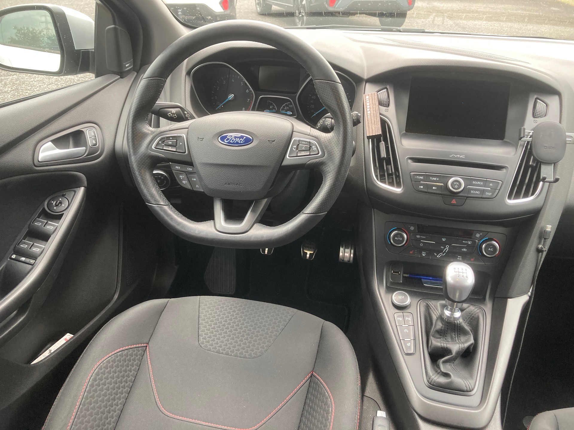 FORD Focus 1.5 SCTi ST Line - 12