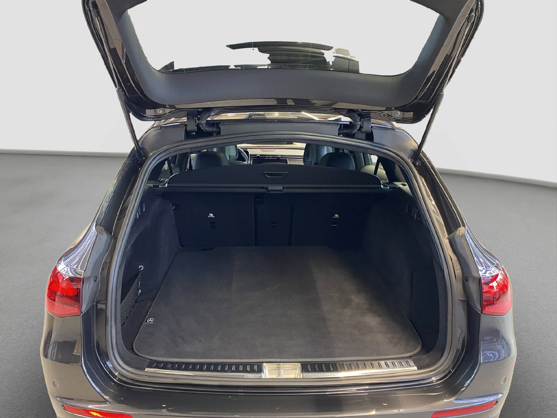 MERCEDES-BENZ E 200 AMG Line 4MATIC - 16