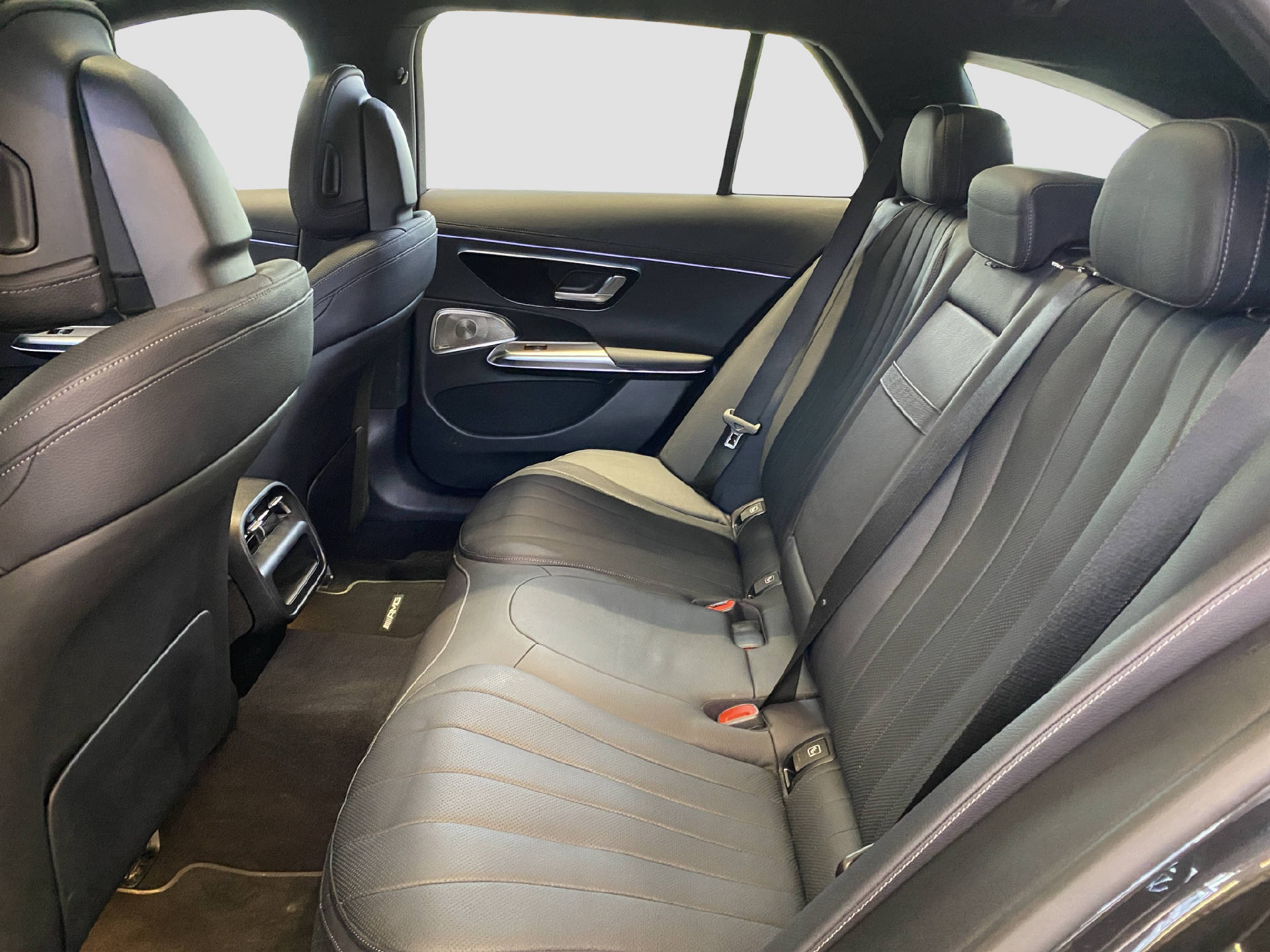 MERCEDES-BENZ E 200 AMG Line 4MATIC - 15