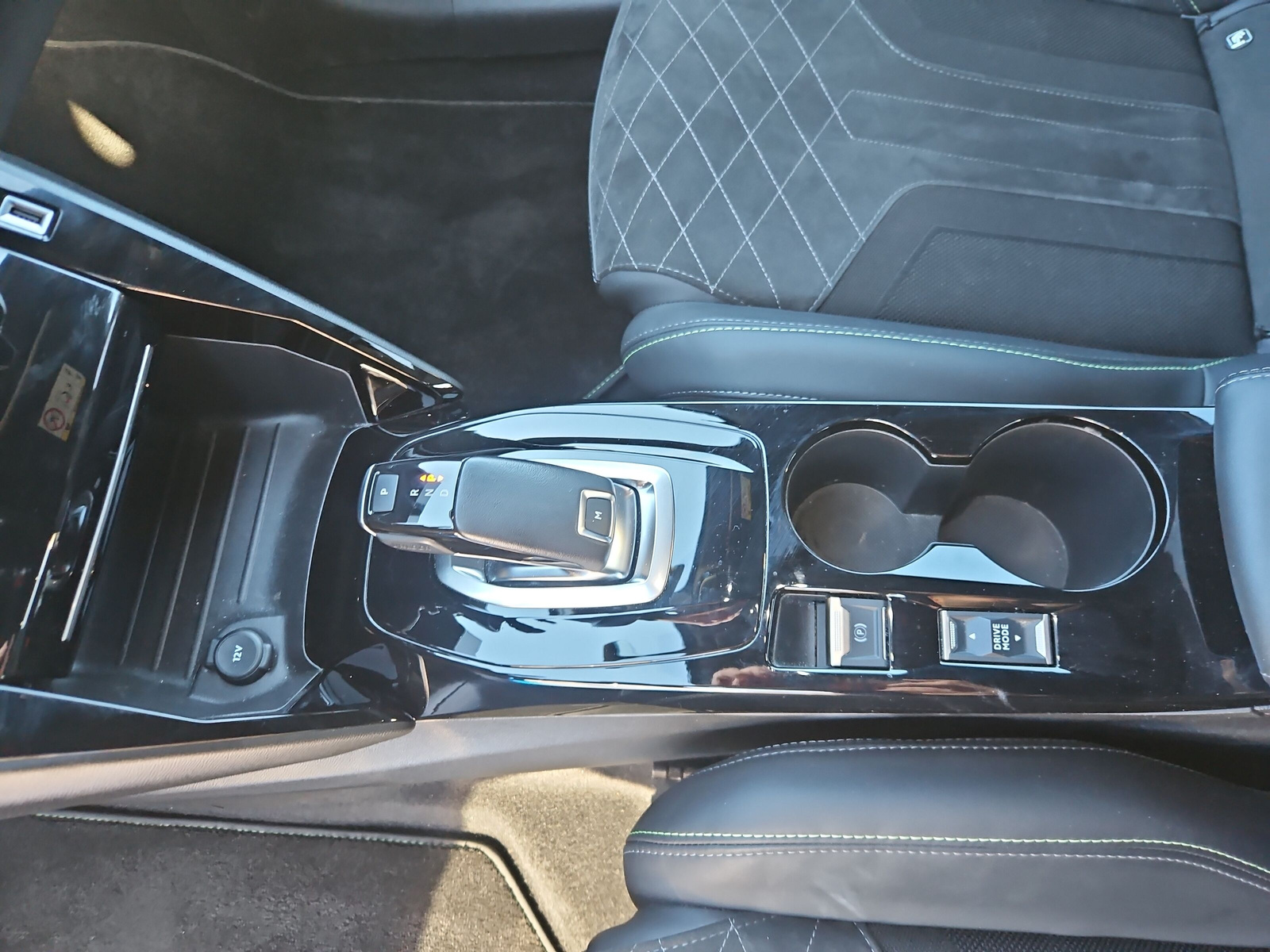 PEUGEOT 208 1.2 PureT GTPack EAT8 - 20