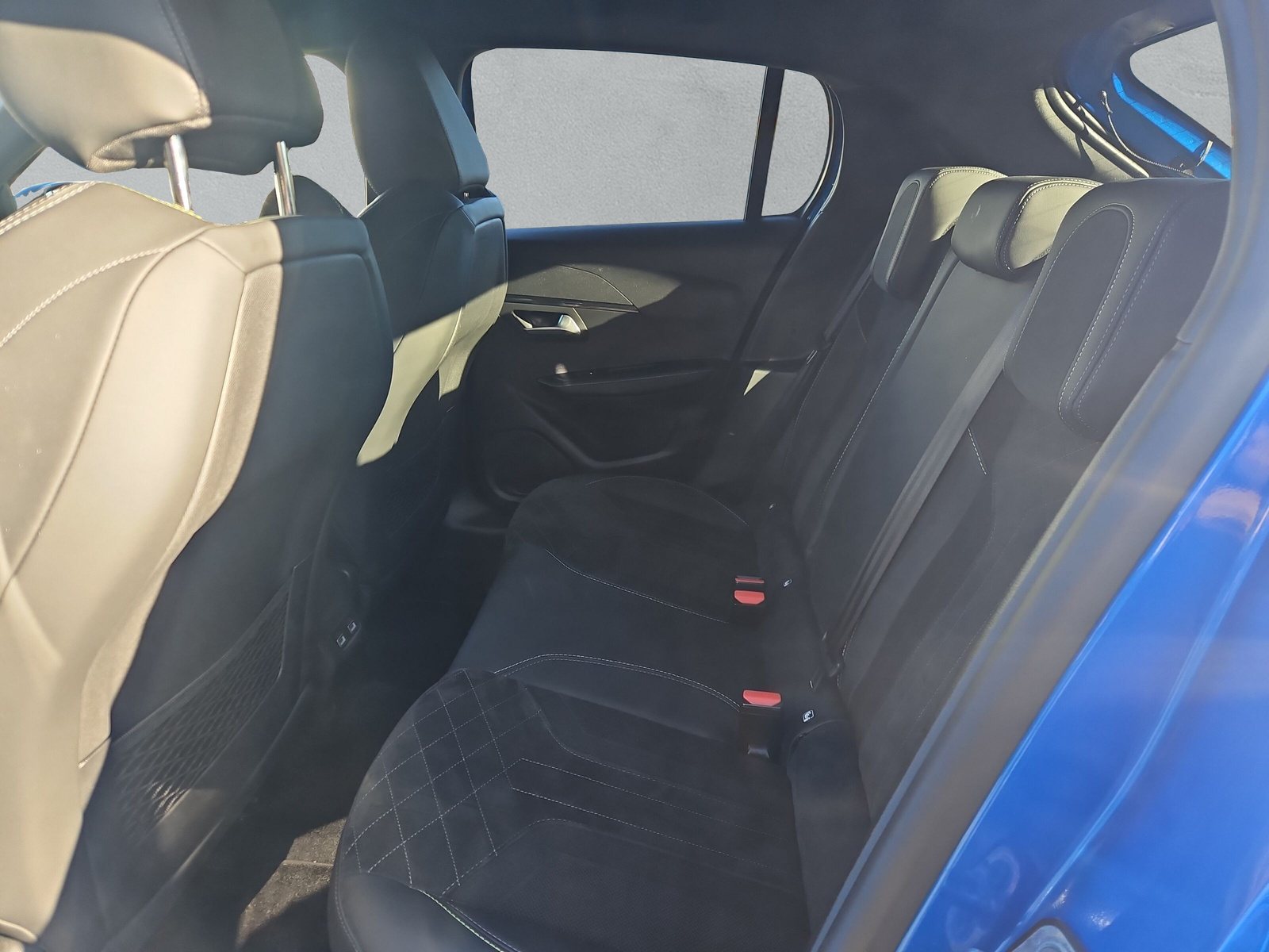 PEUGEOT 208 1.2 PureT GTPack EAT8 - 12