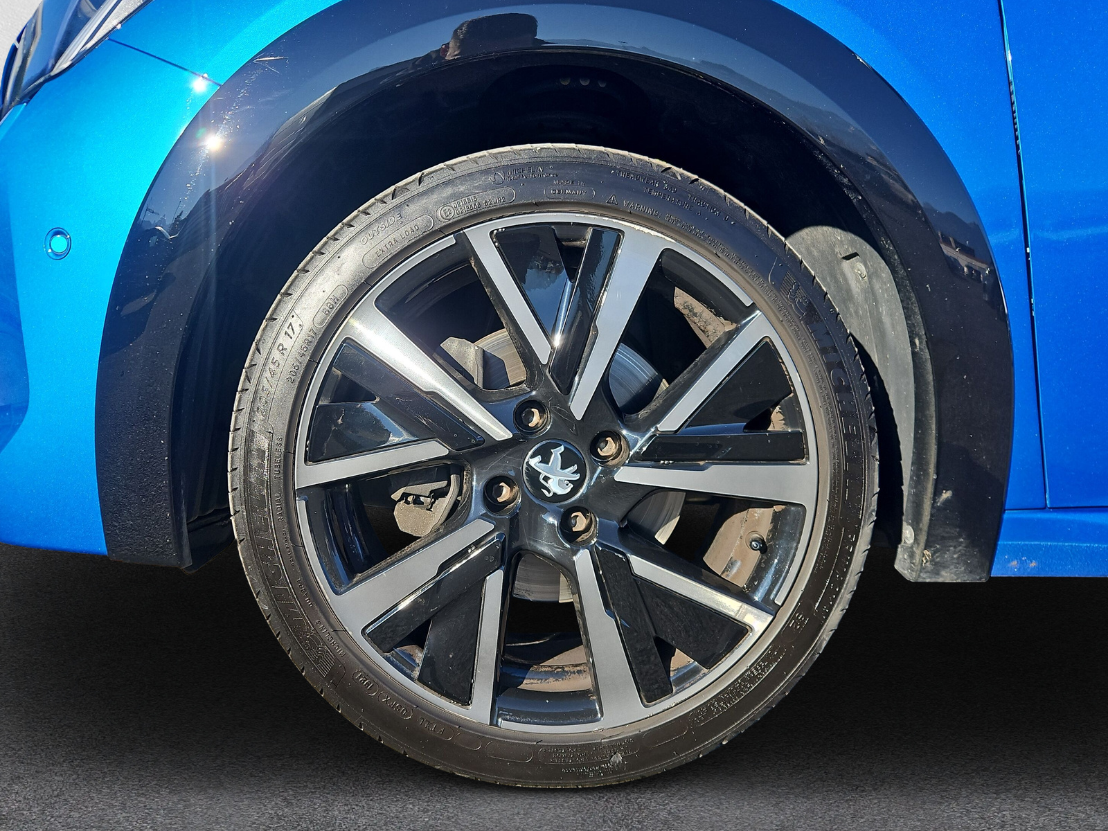 PEUGEOT 208 1.2 PureT GTPack EAT8 - 9