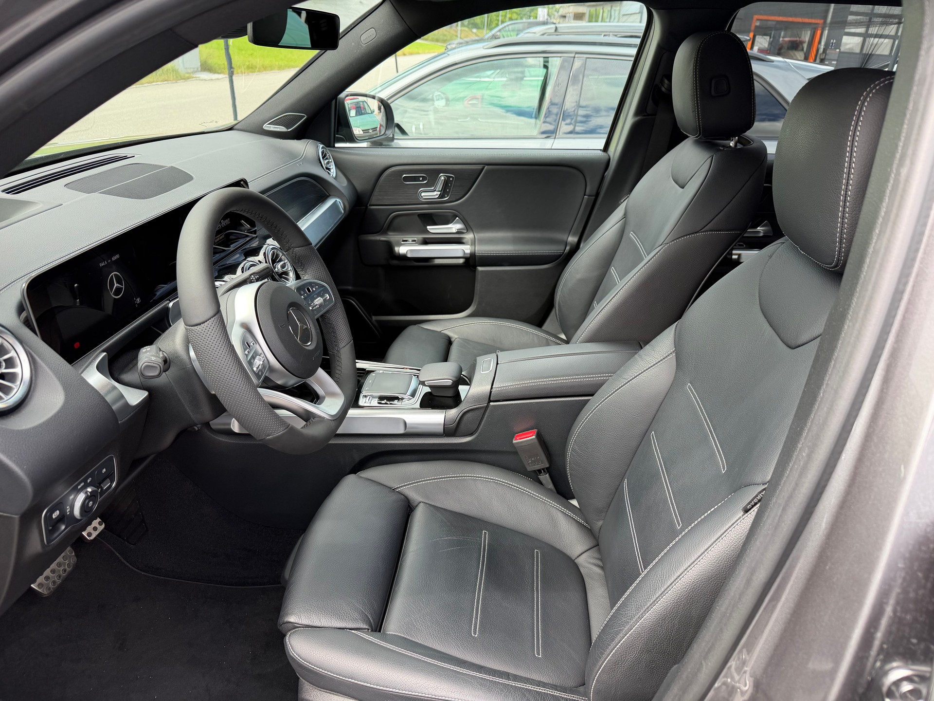 MERCEDES-BENZ GLB 250 4Matic AMG Line 8G-Tronic - 8