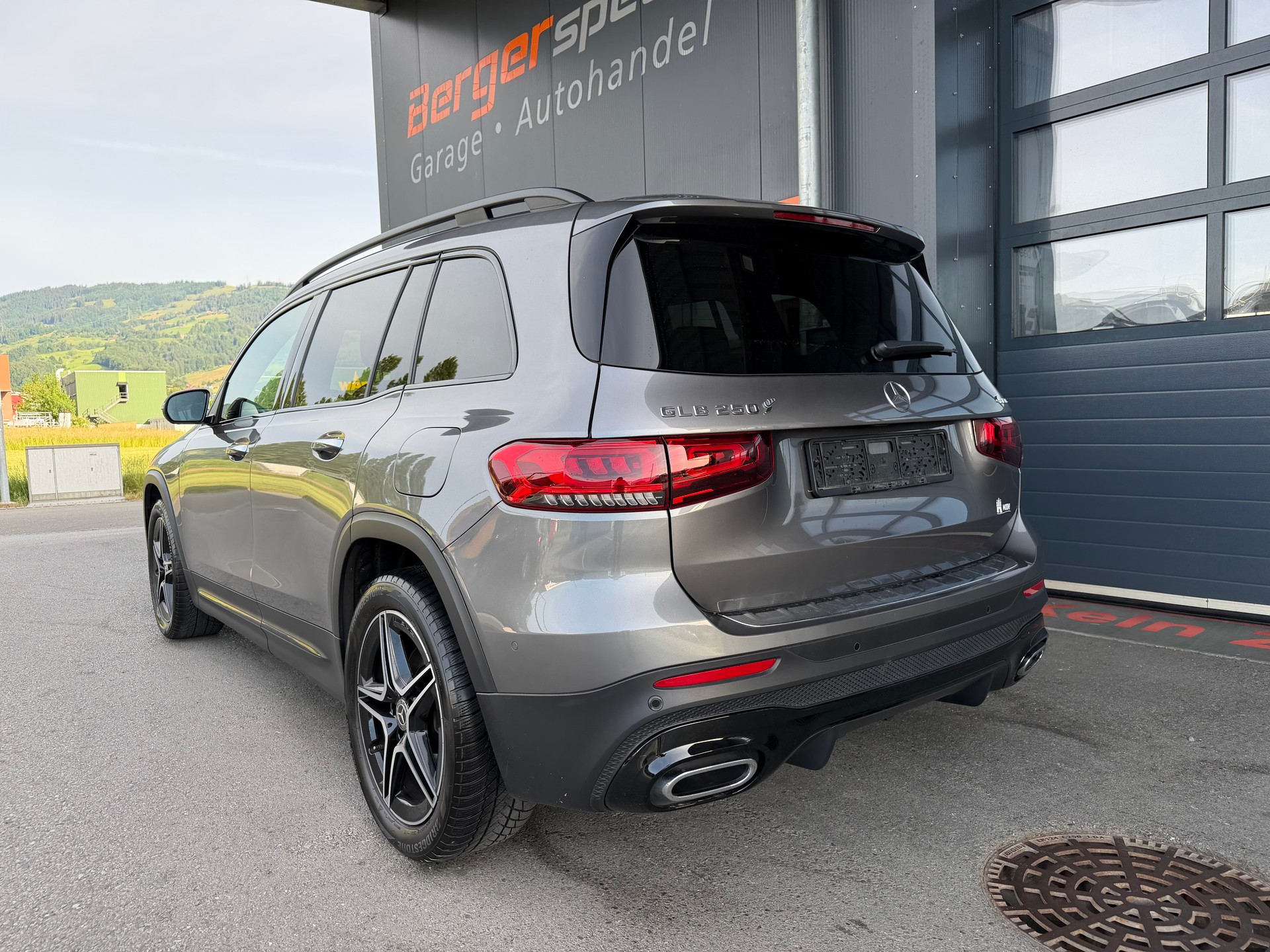 MERCEDES-BENZ GLB 250 4Matic AMG Line 8G-Tronic - 4