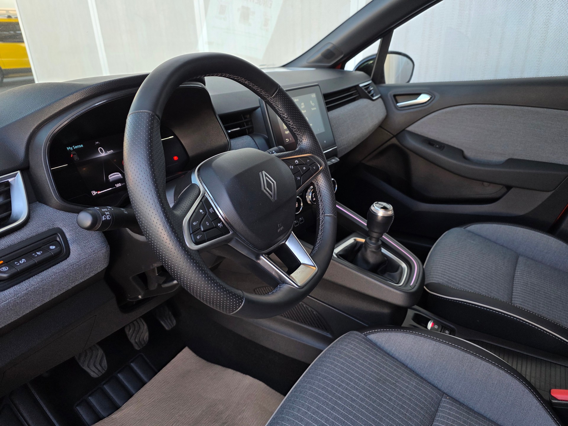 RENAULT Clio 1.0 Techno - 6