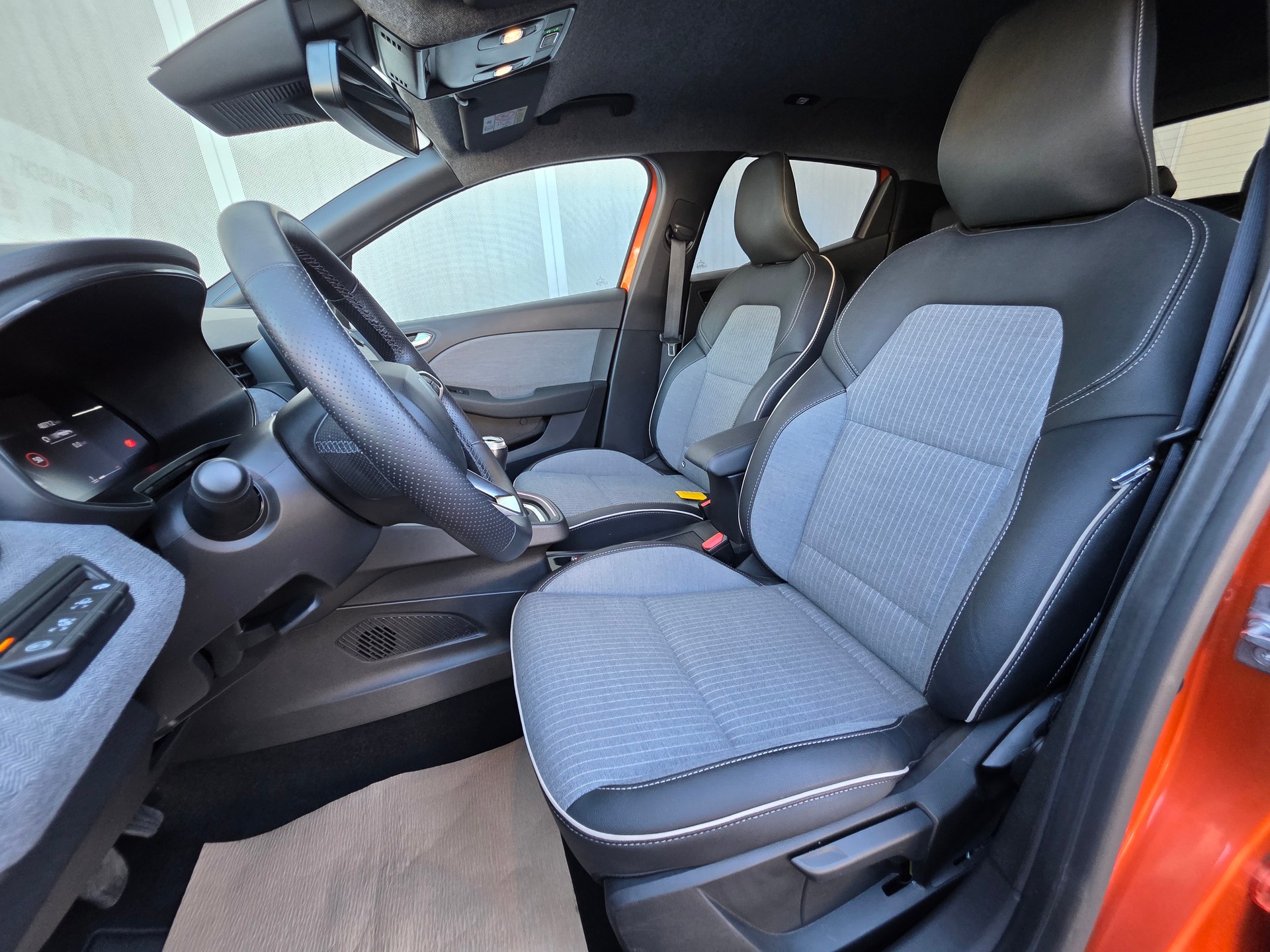RENAULT Clio 1.0 Techno - 8