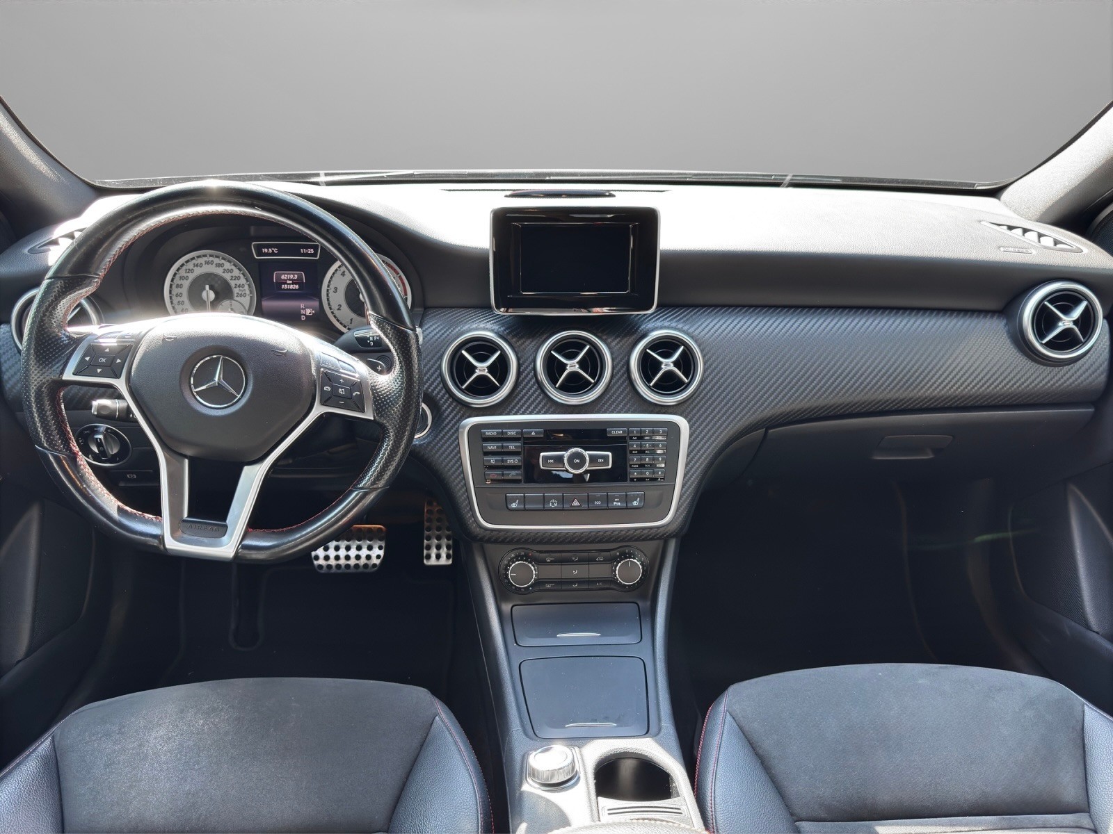 MERCEDES-BENZ A 180 AMG Line 7G-DCT - 9