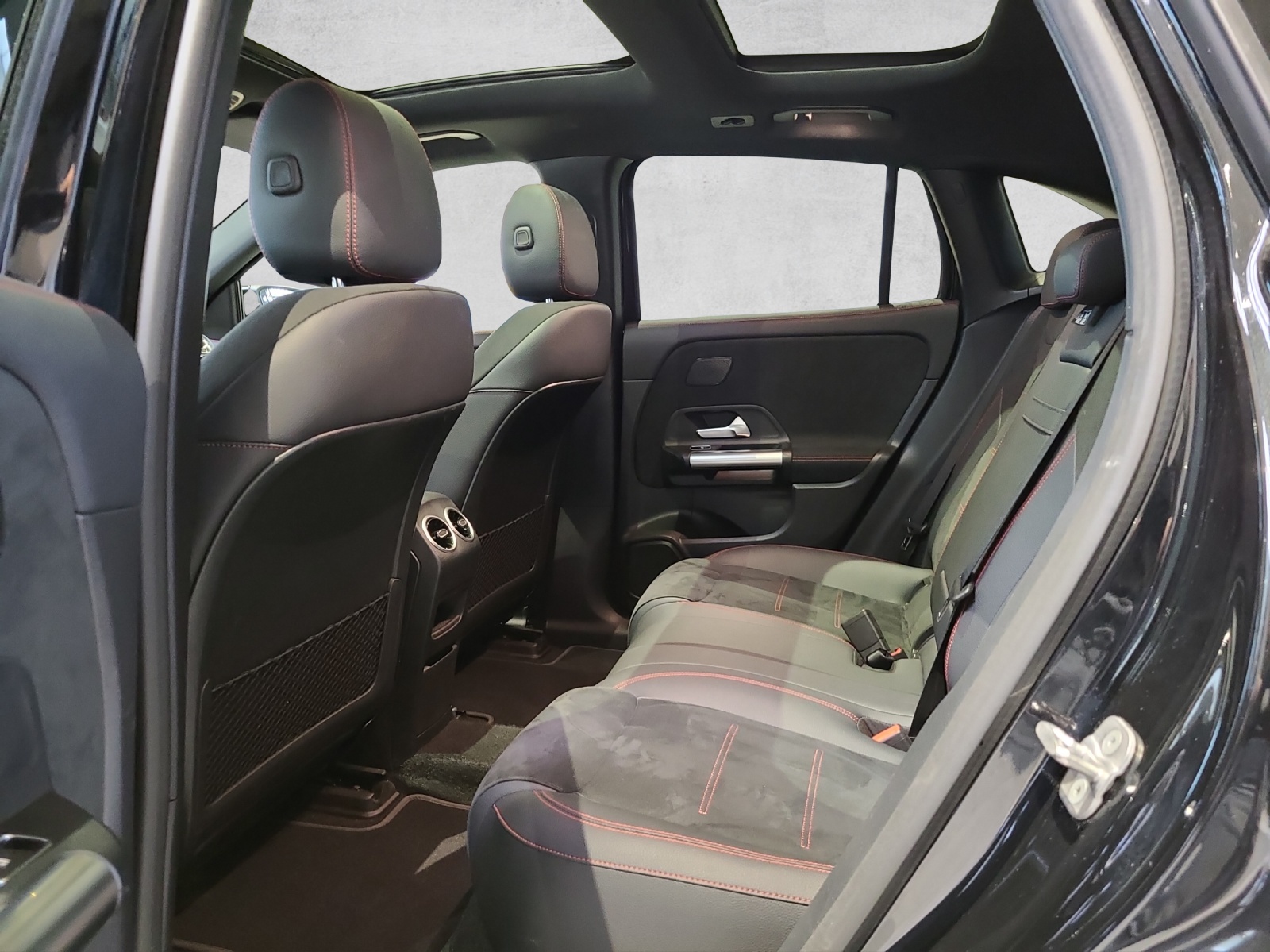 MERCEDES-BENZ EQA 350 AMG Line 4Matic - 11