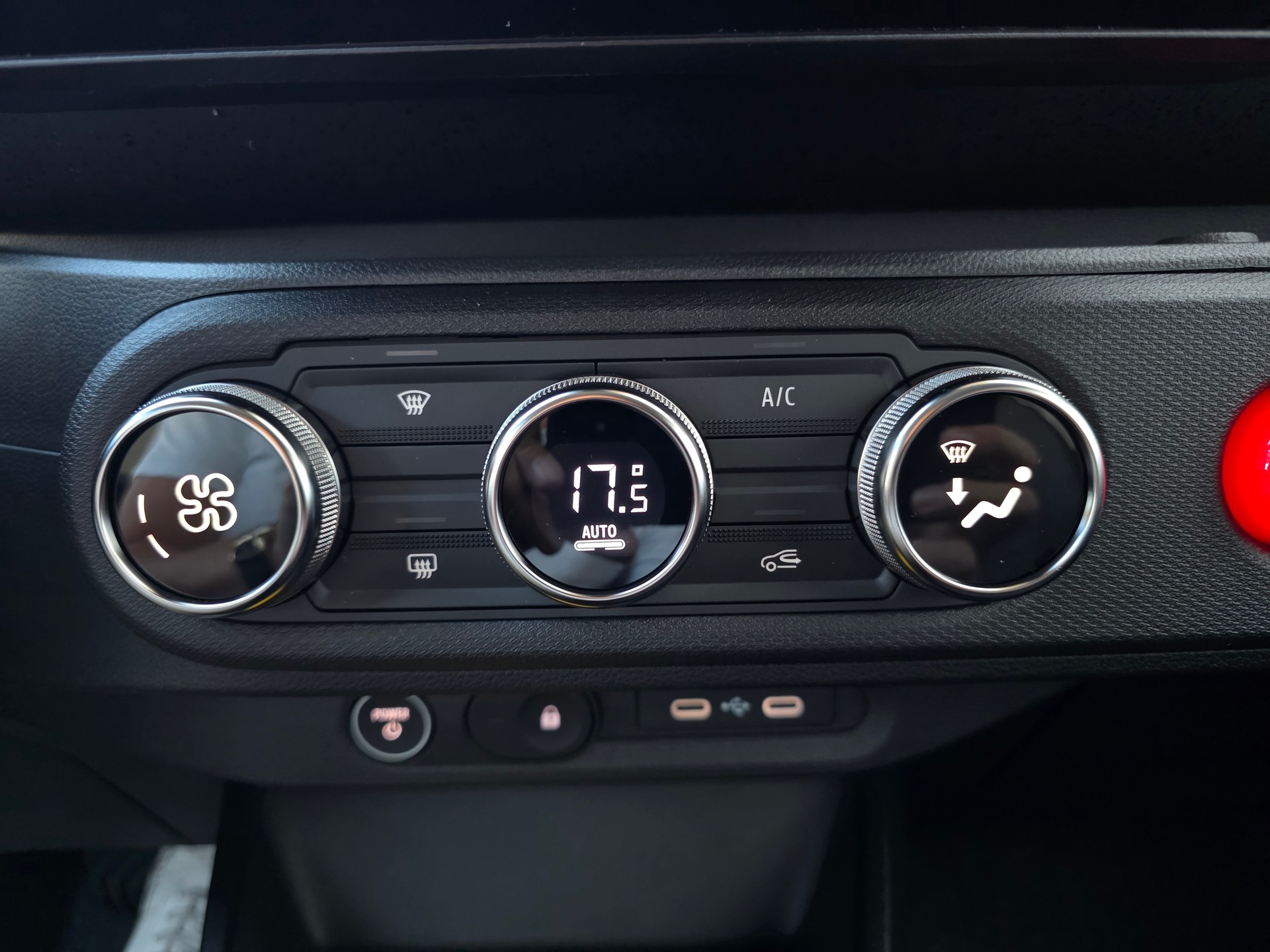 RENAULT Twingo E-Tech 27kWh Techno - 10