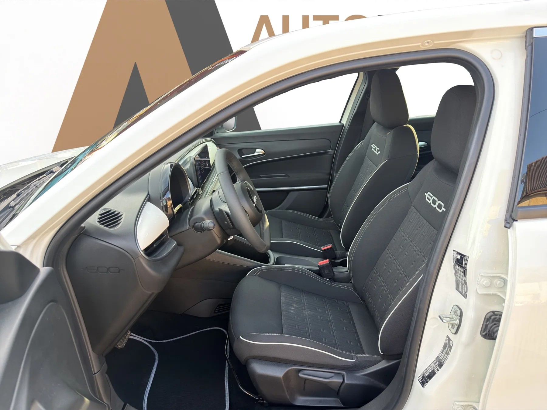 FIAT 600 1.2 Hybrid 145 Cult - 9