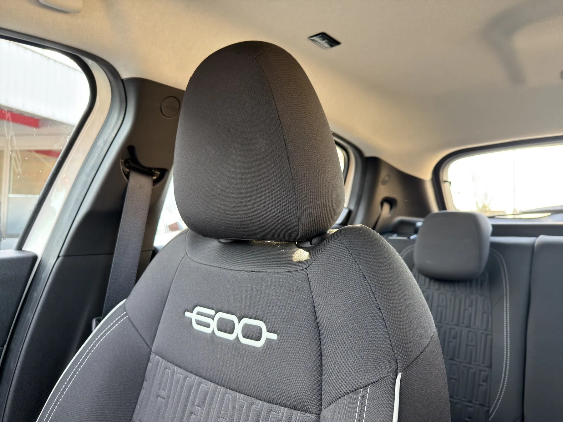 FIAT 600 1.2 Hybrid 145 Cult - 33