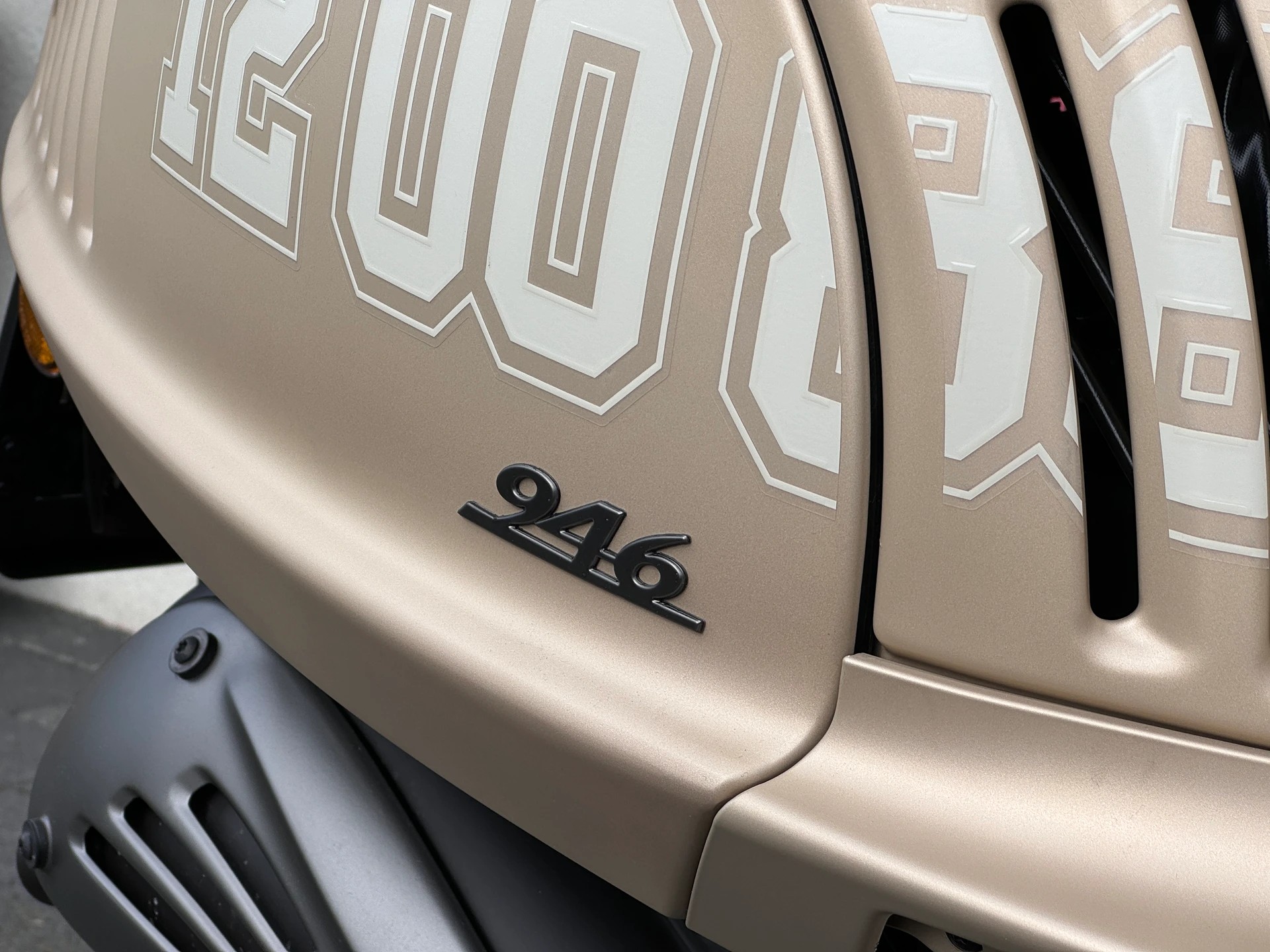 PIAGGIO Vespa 946 125 Dragon - 7