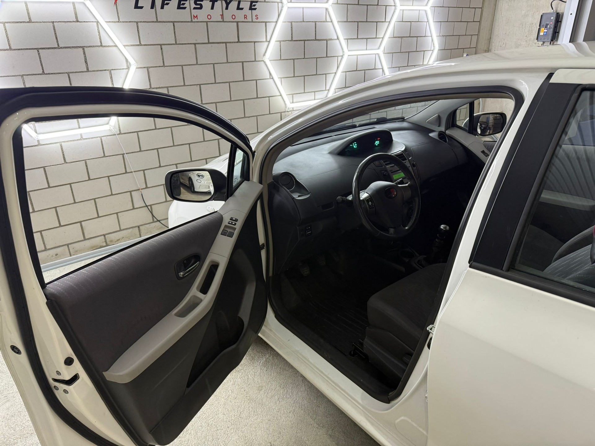 TOYOTA Yaris 1.4 D-4D Linea Luna - 5