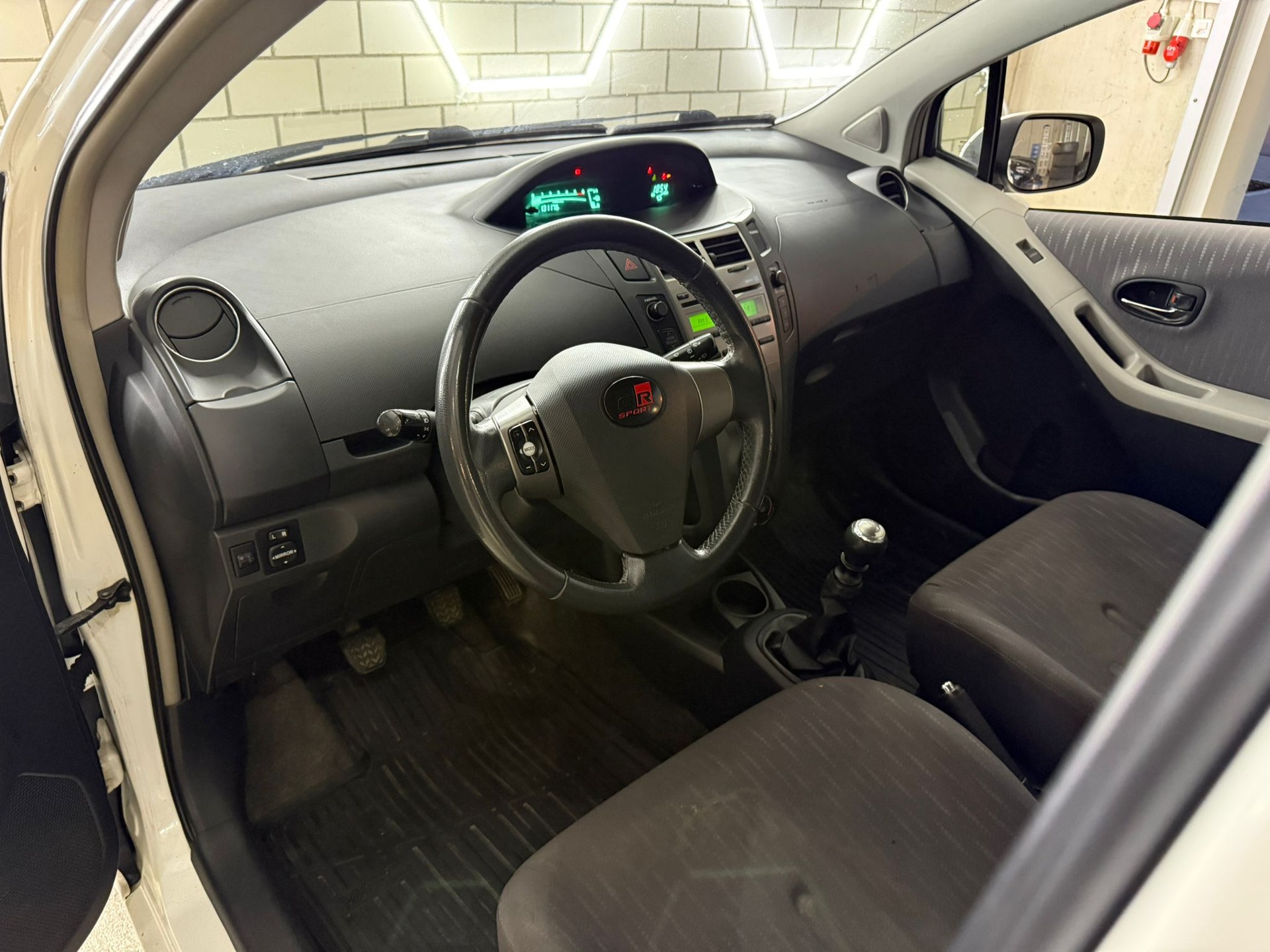 TOYOTA Yaris 1.4 D-4D Linea Luna - 7