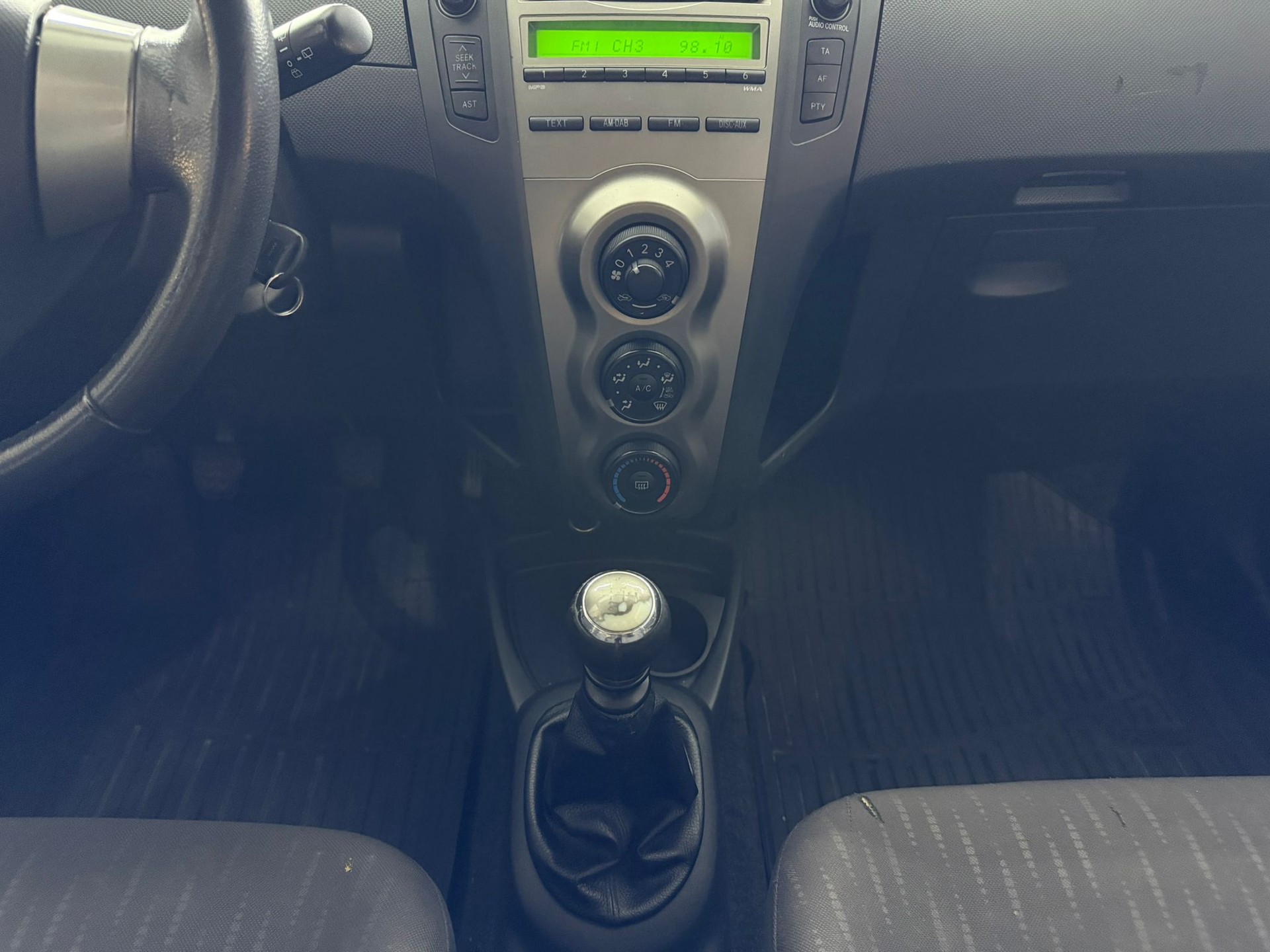 TOYOTA Yaris 1.4 D-4D Linea Luna - 10