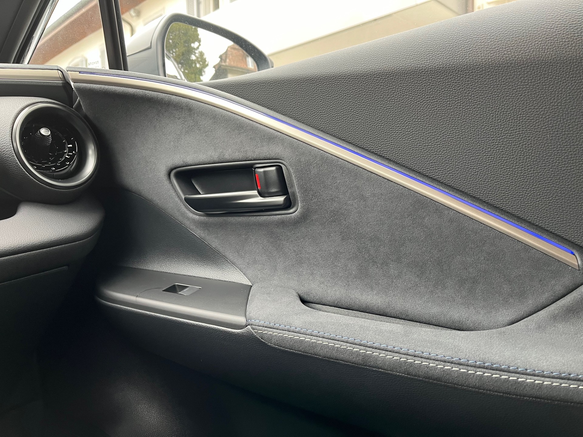 TOYOTA C-HR 2.0 HSD CVT Style 4WD - 16