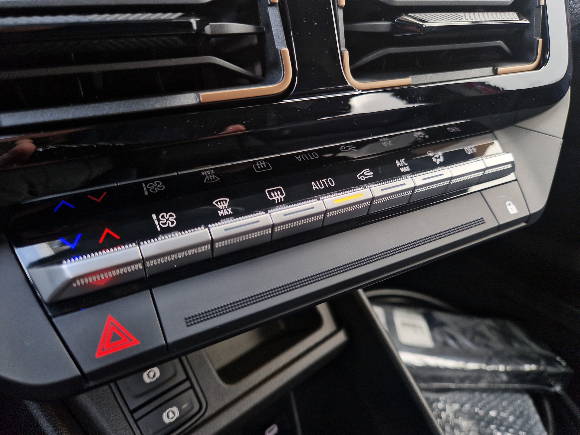 RENAULT R4 E-Tech Comfort Range 52 kWh Techno - 11