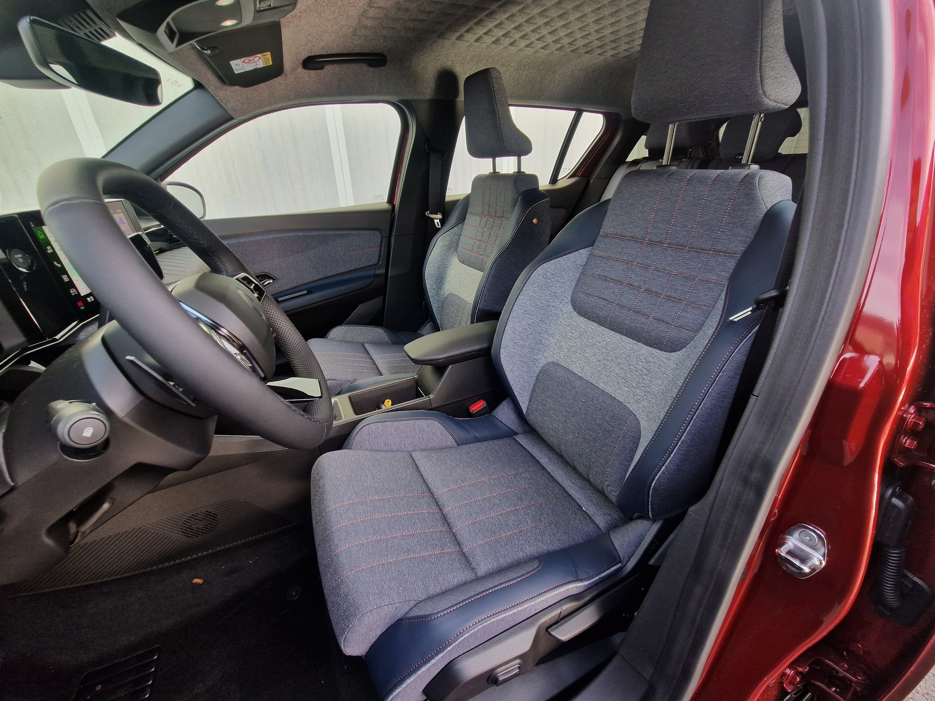 RENAULT R4 E-Tech Comfort Range 52 kWh Techno - 8