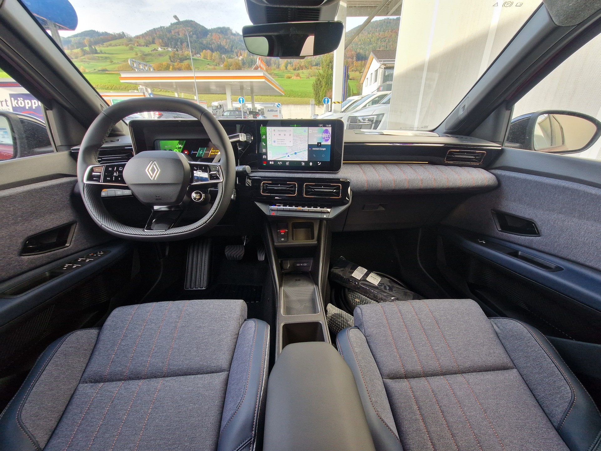 RENAULT R4 E-Tech Comfort Range 52 kWh Techno - 9