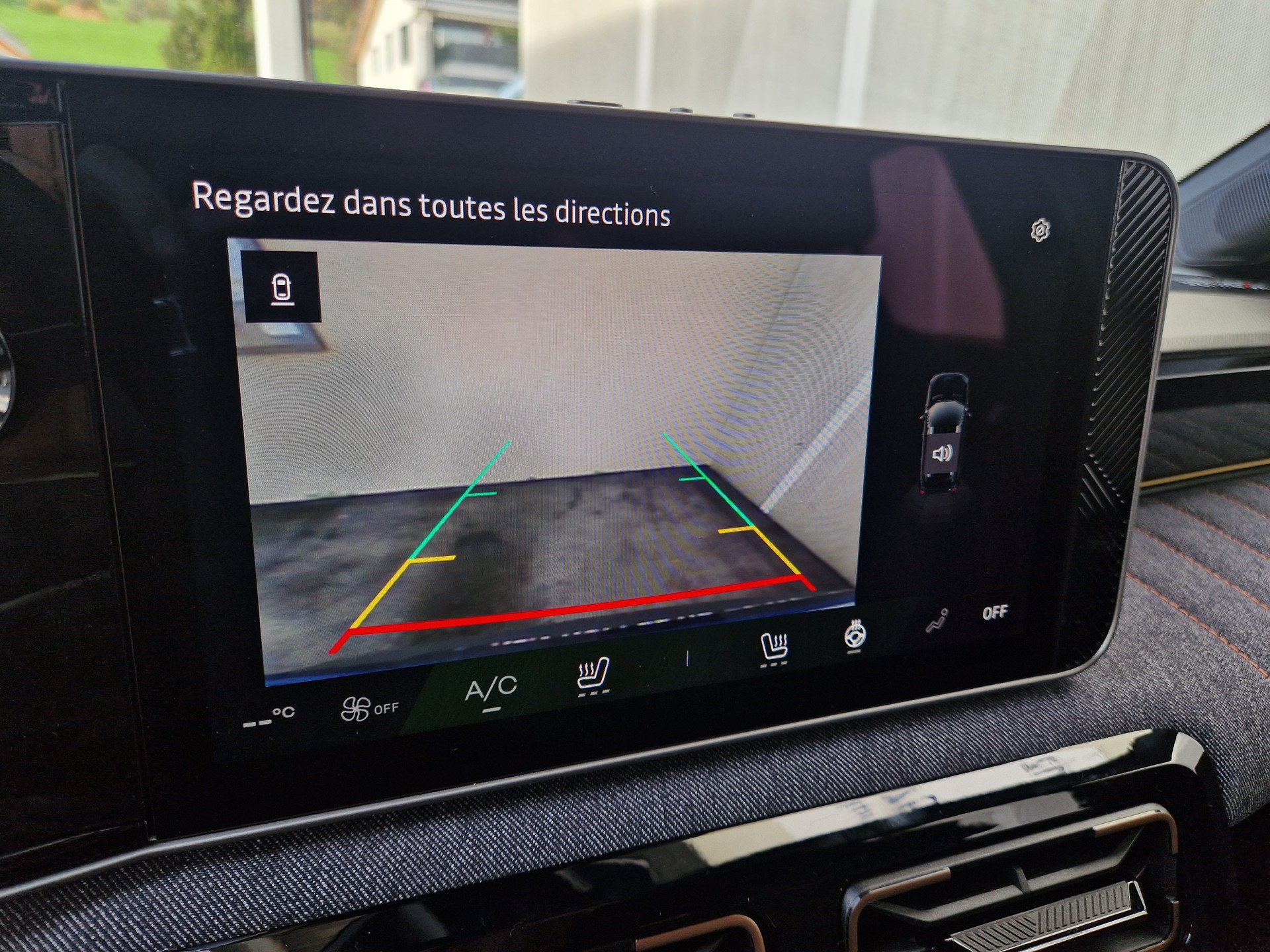 RENAULT R4 E-Tech Comfort Range 52 kWh Techno - 13