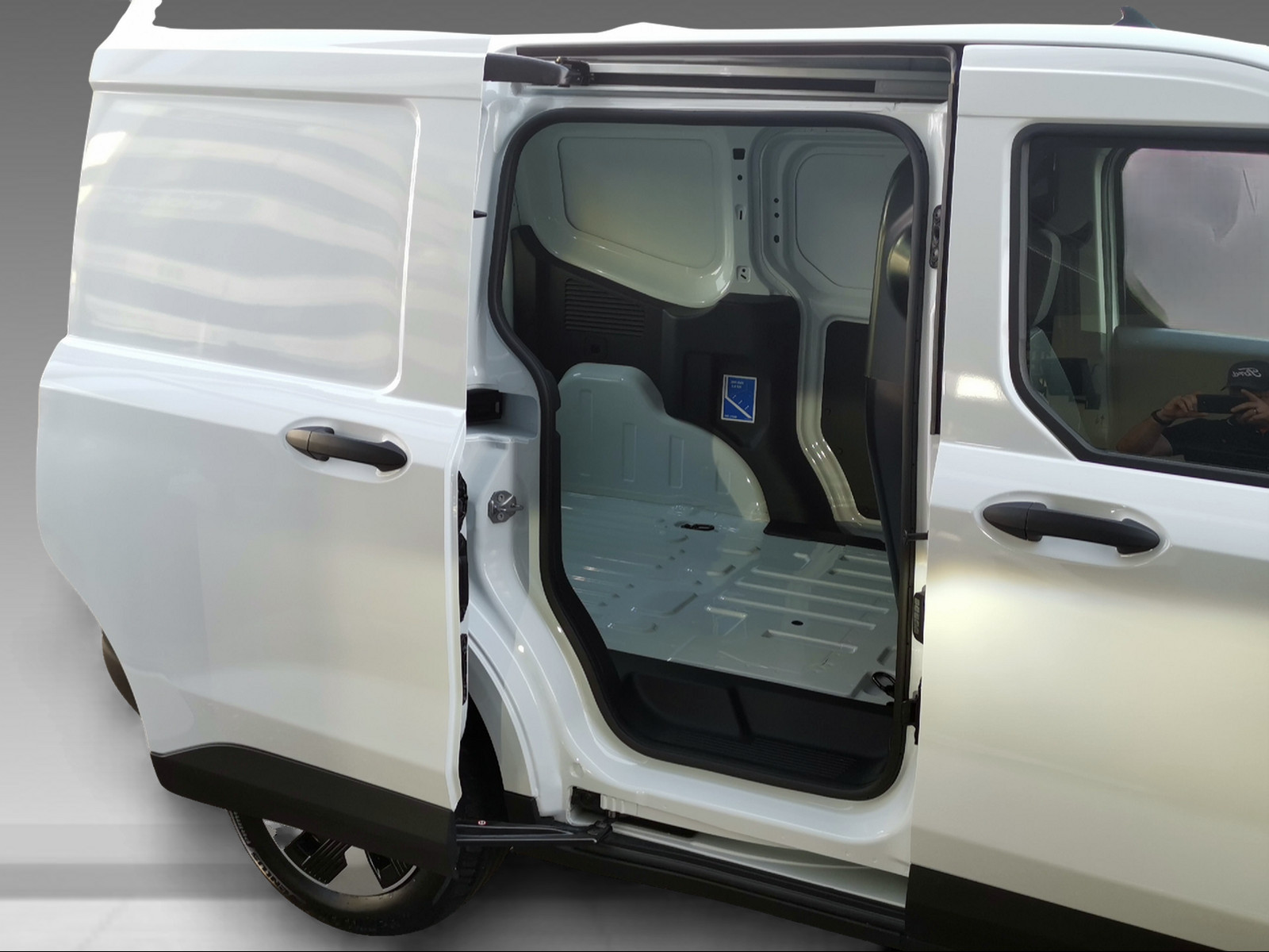 FORD E-Transit Courier Van Trend - 12