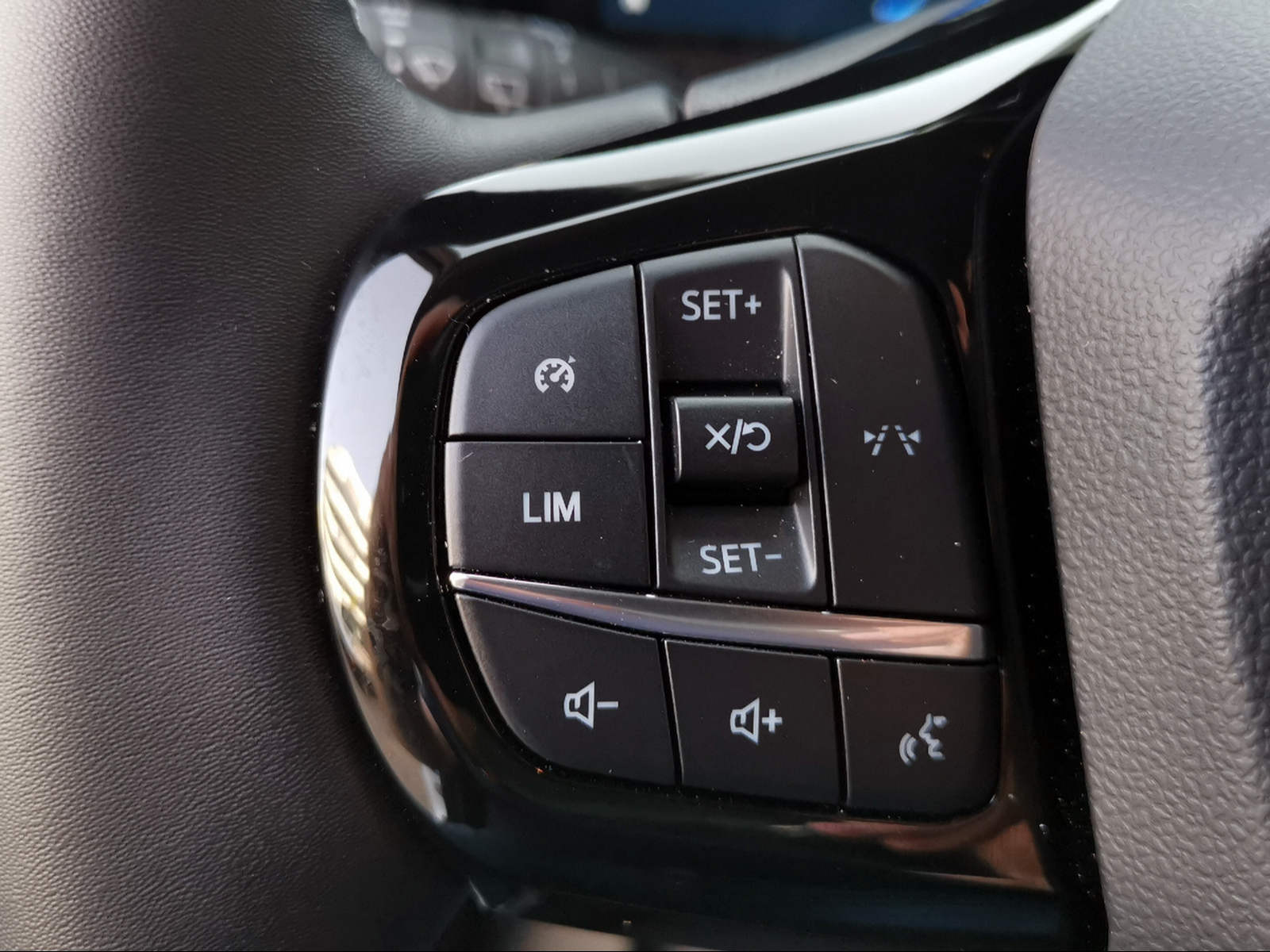 FORD E-Transit Courier Van Trend - 9