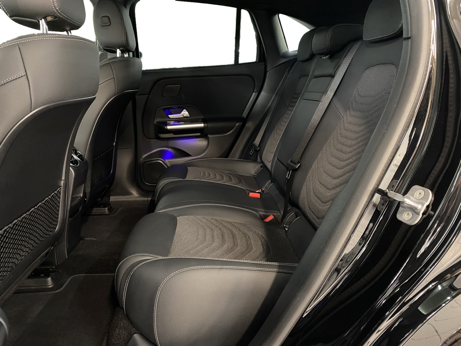 MERCEDES-BENZ EQA 300 Swiss Star Progressive - 9