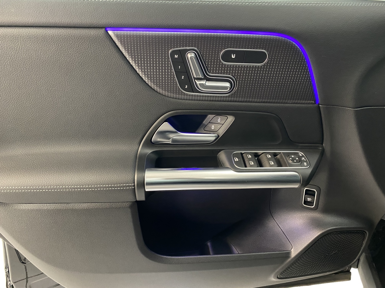 MERCEDES-BENZ EQA 300 Swiss Star Progressive - 12